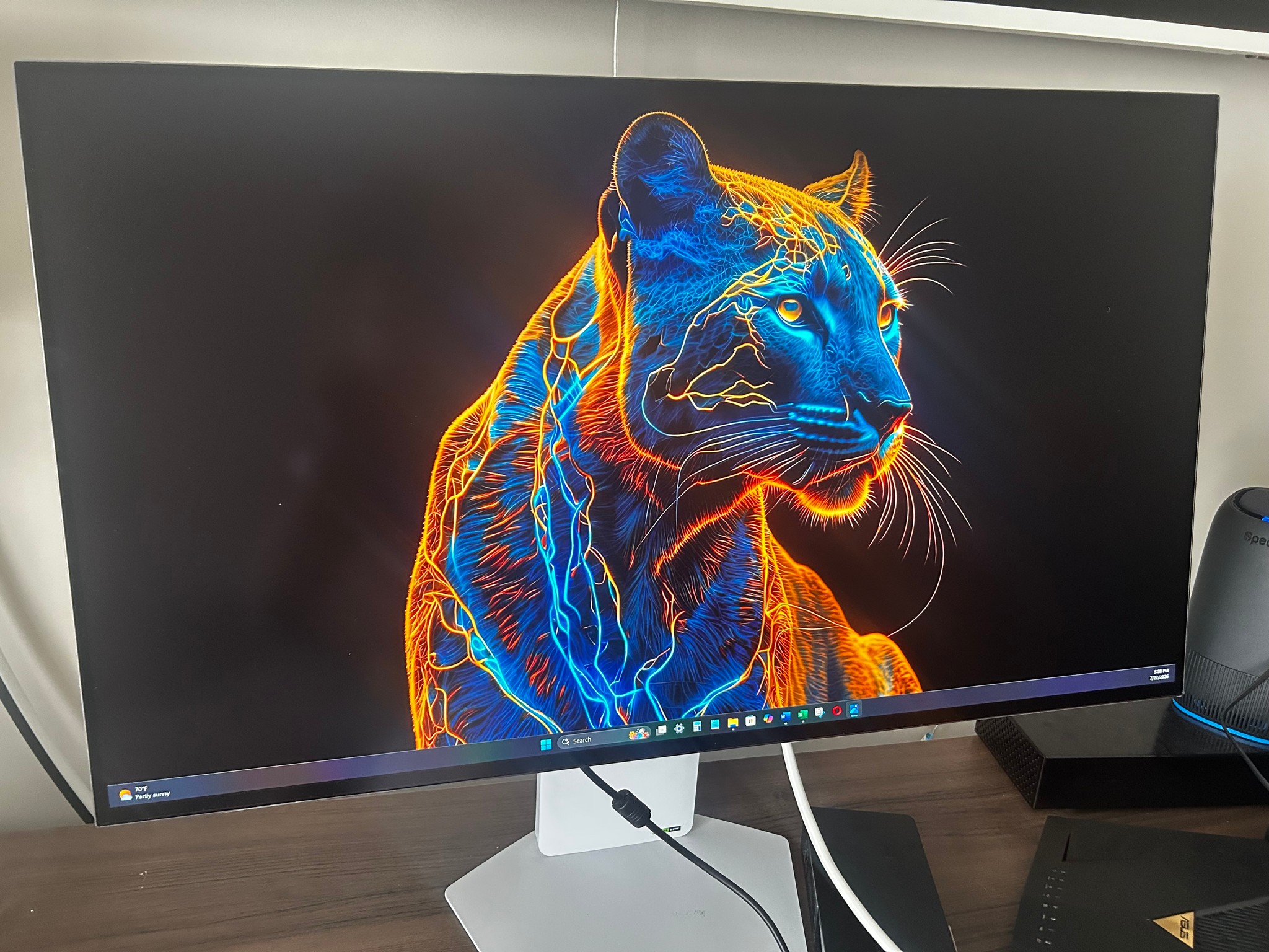 ALL WHITE LG UltraGear  32" 4K UHD (3840 x 2160) 240Hz Gaming Monitor (32GS95UV-W)