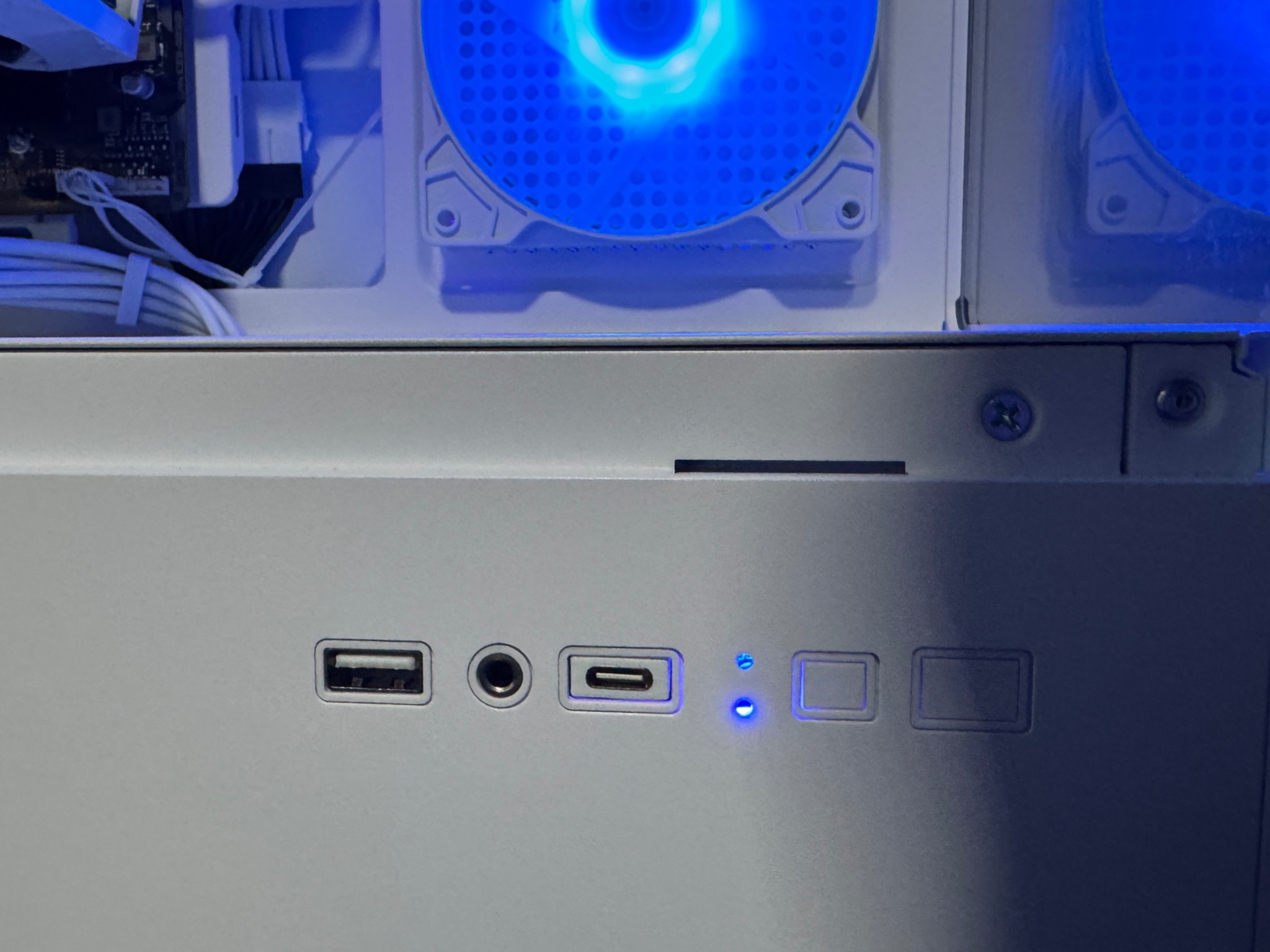 White RTX Fishtank GaminG PC | RTX 3060 12GB | i5 12400F | 16GB DDR4 | 512GB NvMe