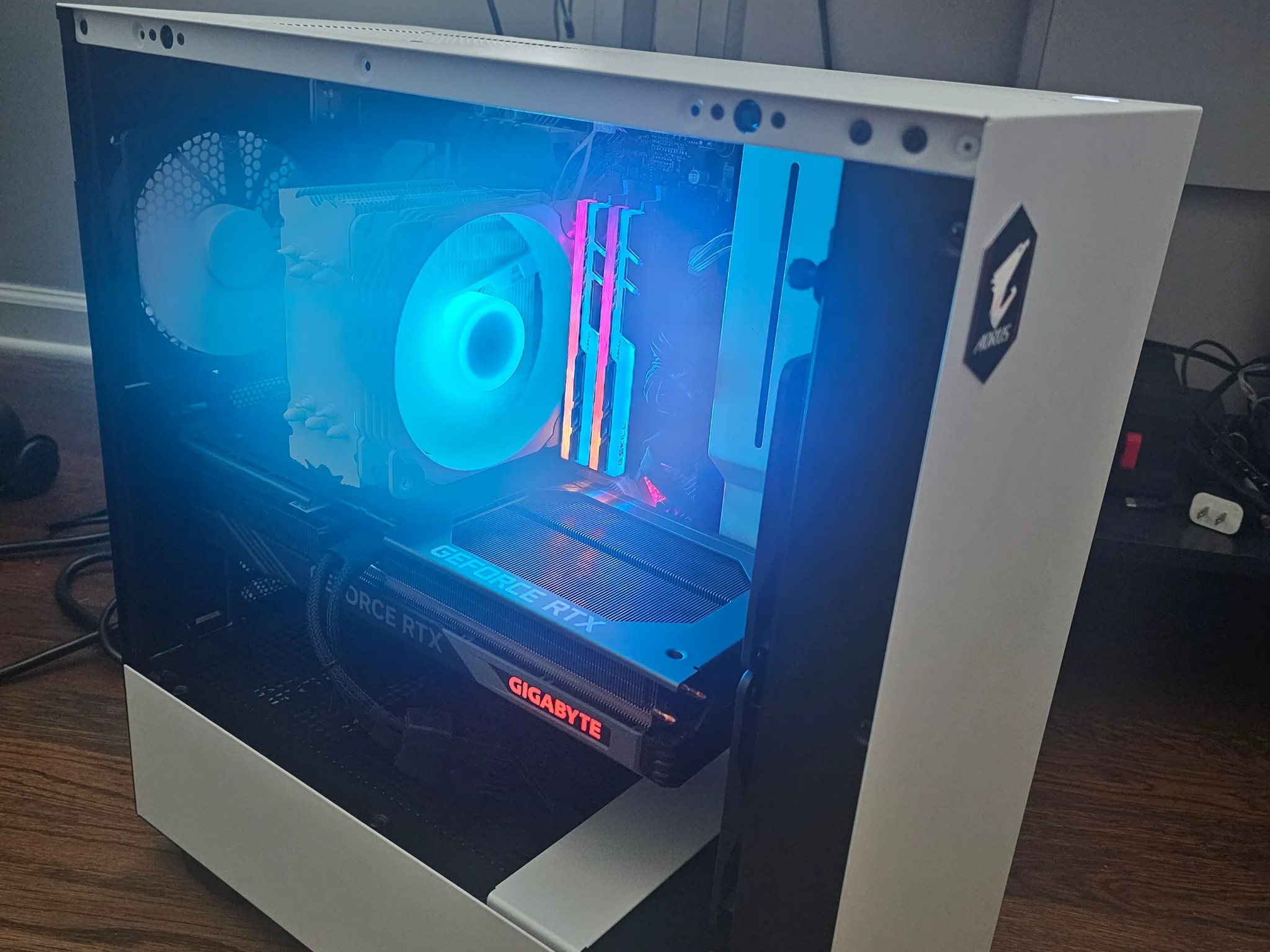 RTX 4070 Ti | Ryzen 5 5600x | 32GB RAM | 1TB NVME+ 2TB HDD | Windows 11 Pro