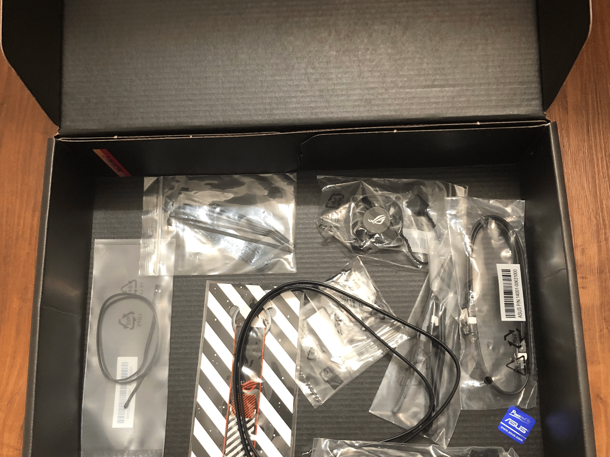 Combo: I7-10700k + Asus Z490E + 32GB RAM (3200mhz) + 1TB HHD