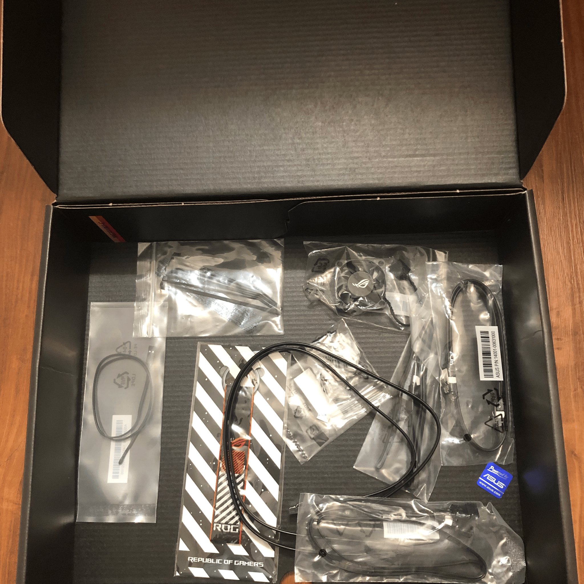 Combo: I7-10700k + Asus Z490E + 32GB RAM (3200mhz) + 1TB HHD