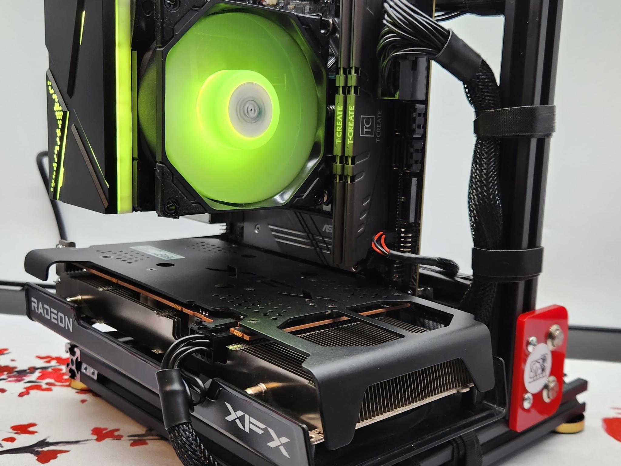 Tiny Portable Rig Ryzen 5 / 32GB DDR 4 / 1TB SSD / RX 6600 8GB
