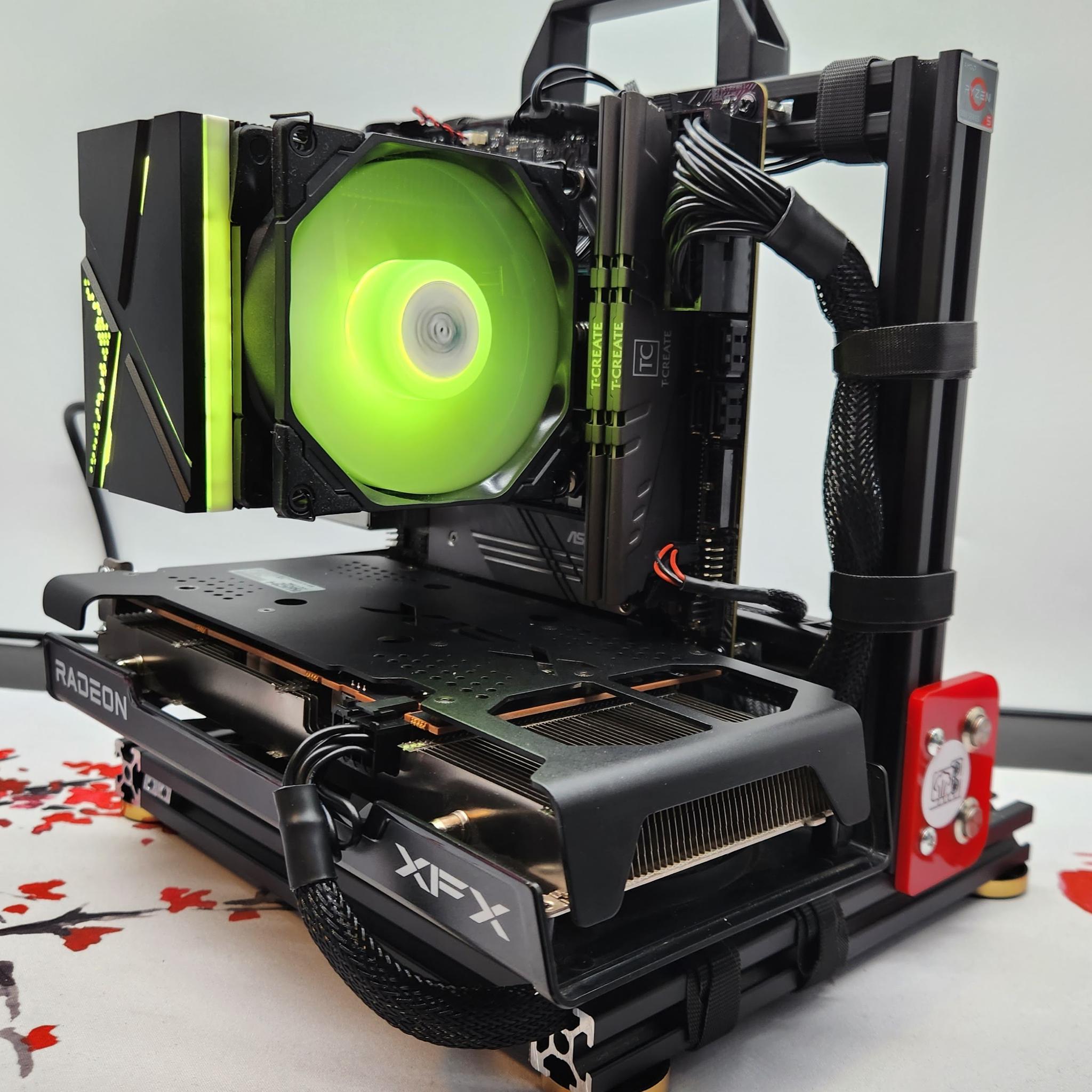 Tiny Portable Rig Ryzen 5 / 32GB DDR 4 / 1TB SSD / RX 6600 8GB
