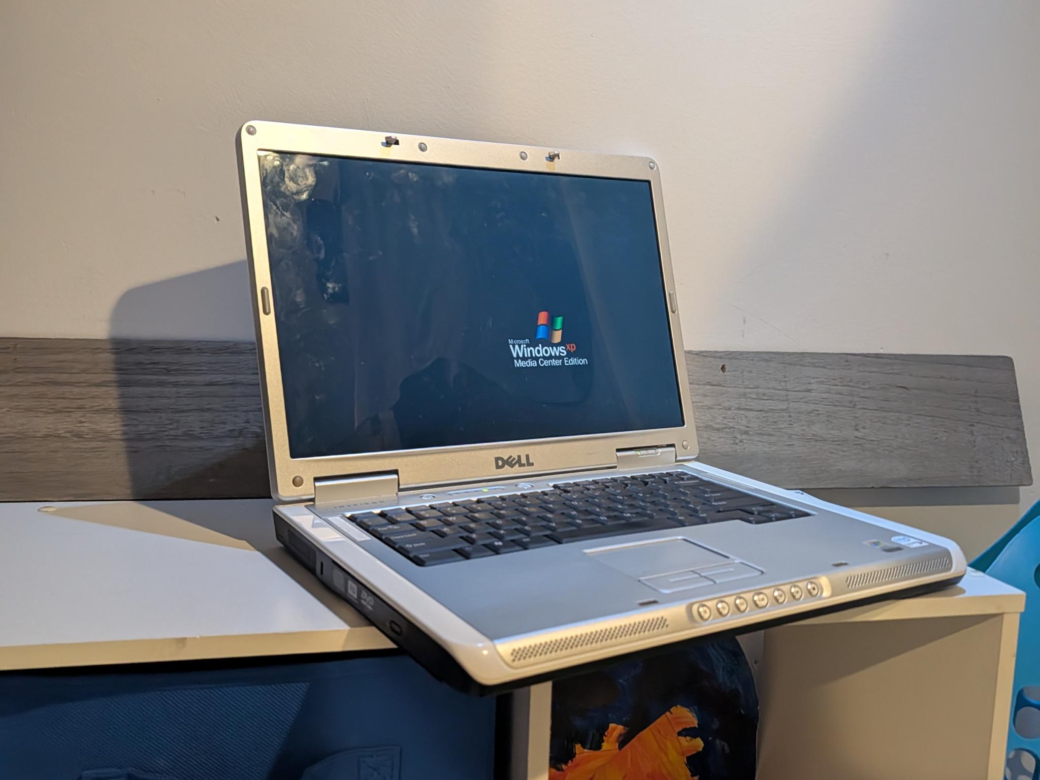 DELL Windows XP Laptop, Like new!