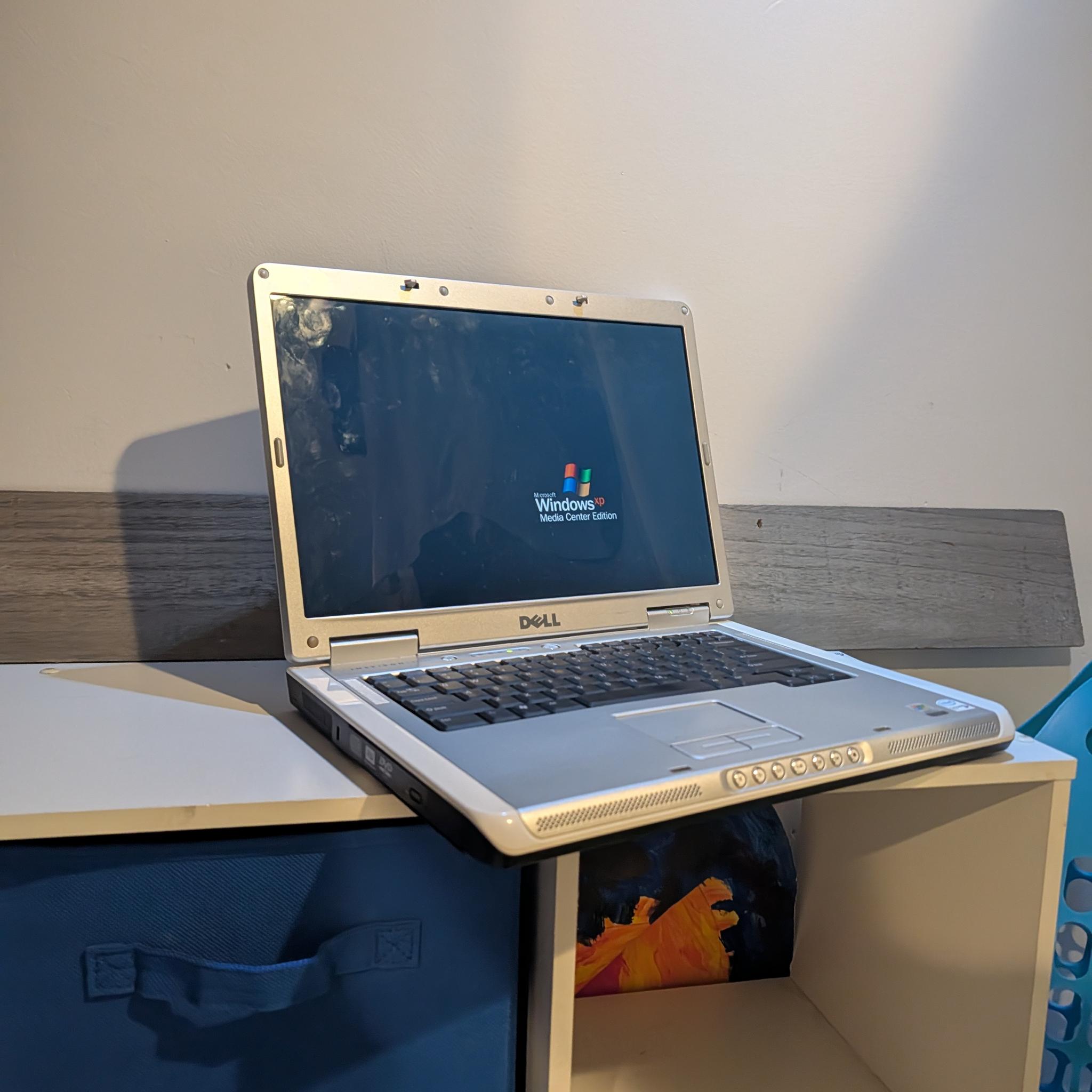 DELL Windows XP Laptop, Like new!