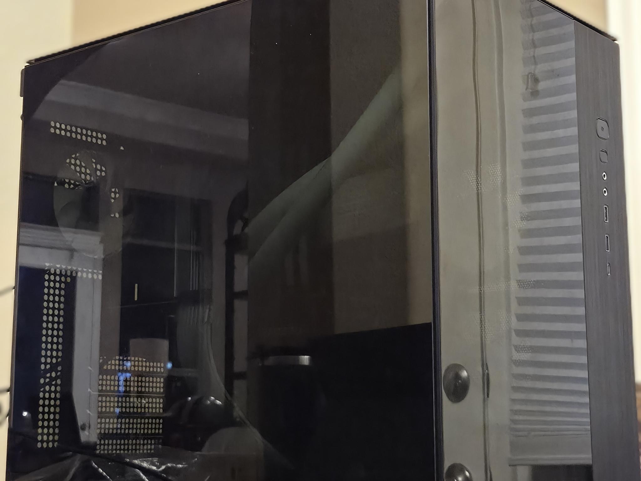 The Dark Knight! 🦇 | RX 9070 16GB | Ryzen 5 9600X | 32GB DDR5 6000 | 1TB NVMe | LCD Display!