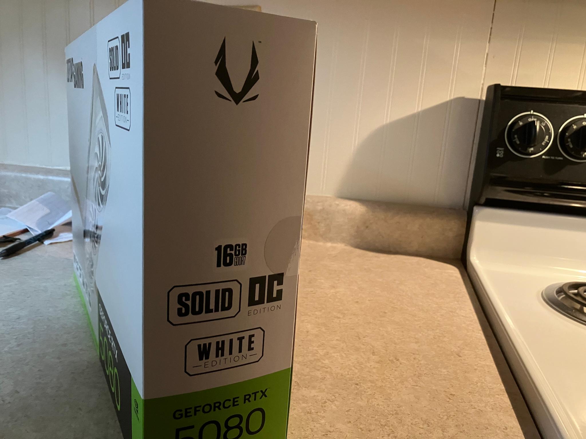 ZOTAC GAMING GeForce RTX 5080 SOLID OC White Edition