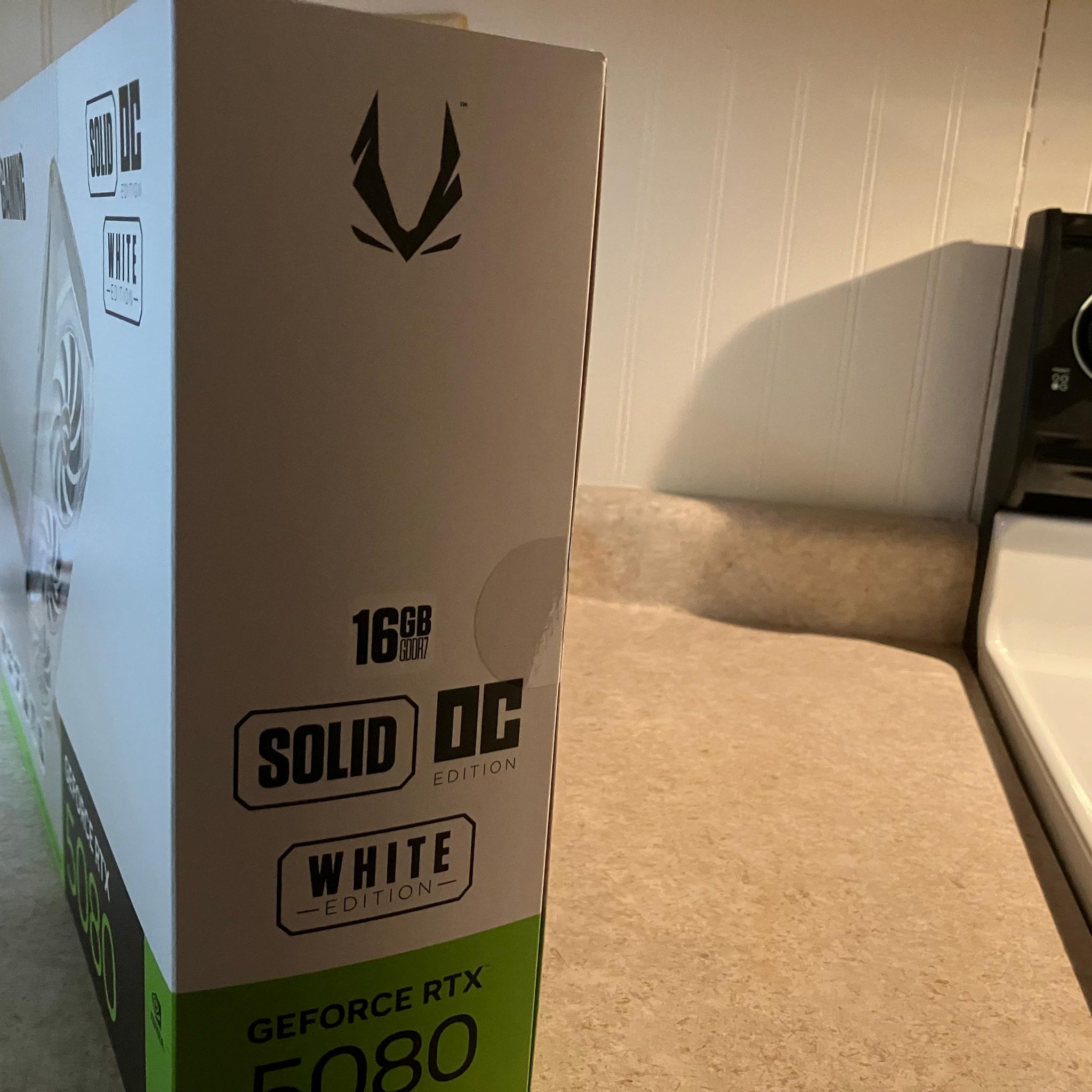 ZOTAC GAMING GeForce RTX 5080 SOLID OC White Edition