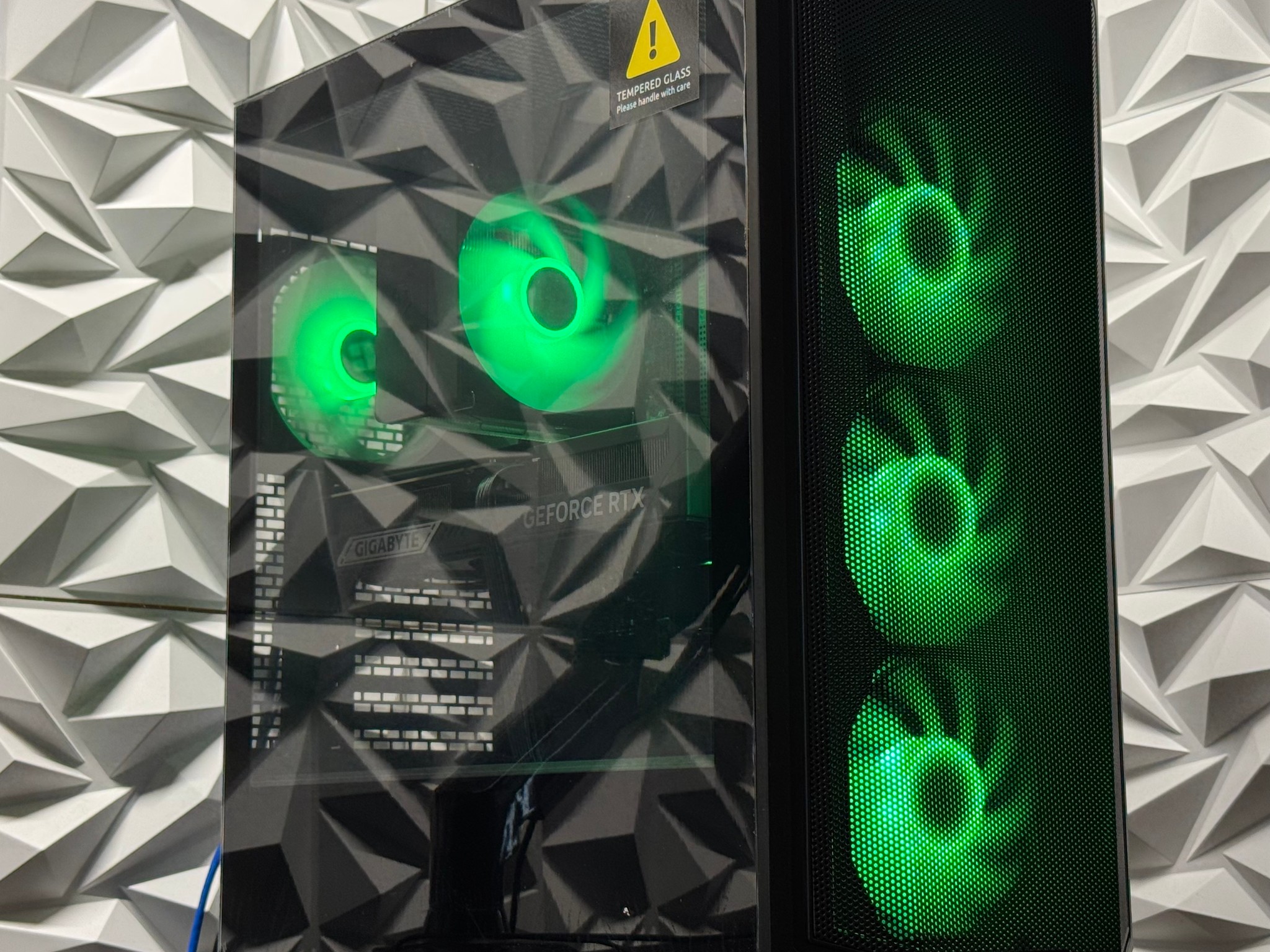 RTX 5070 Ti / Ryzen 7 7800X3D / 32GB DDR5 Ram / 1TB NVMe SSD / Gaming / Creator / Streaming