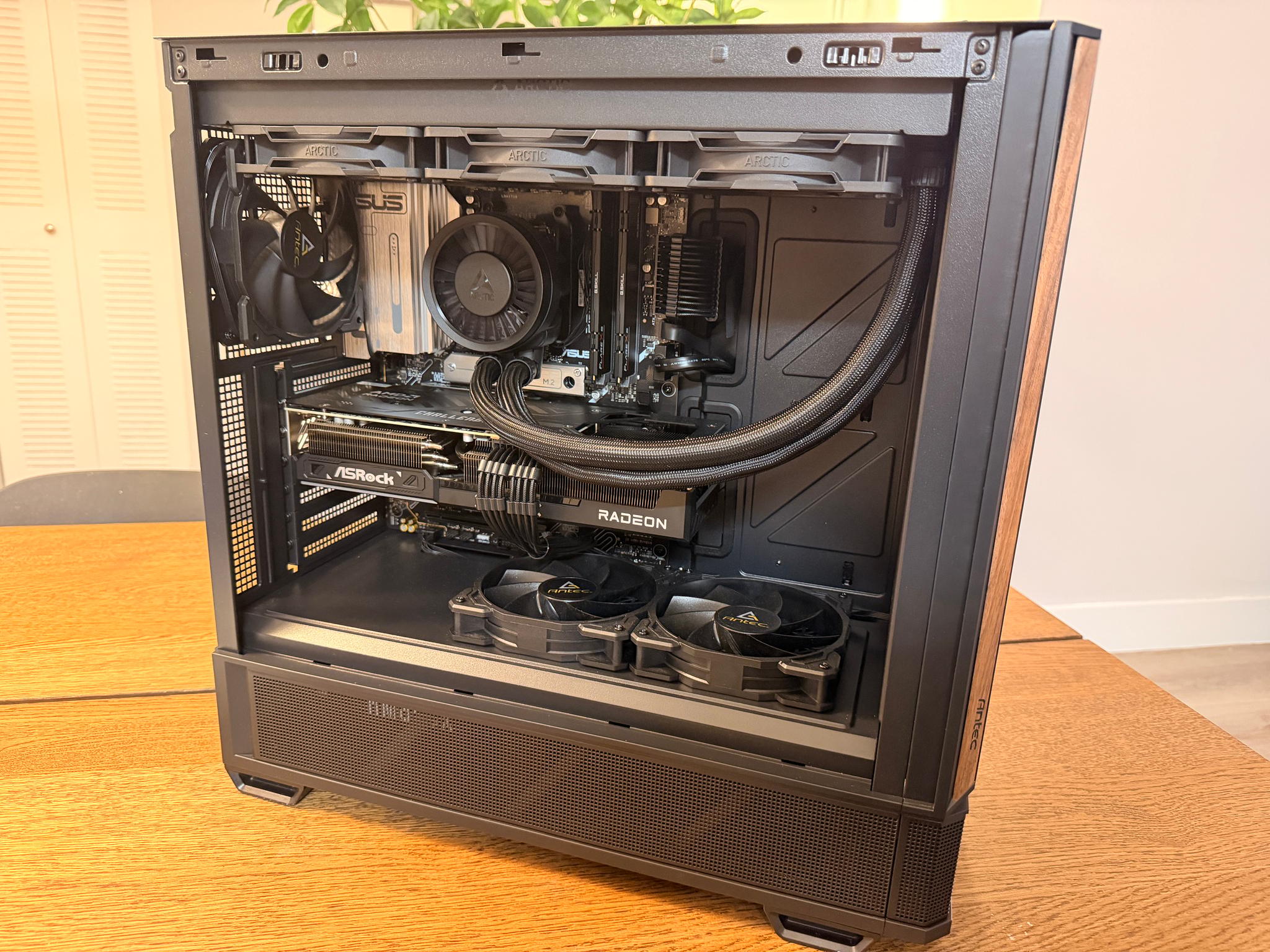 The Dark Knight – Sleeper High-End Gaming PC | 9850X3D | RX 9070 XT | WiFi 7 | No RGB
