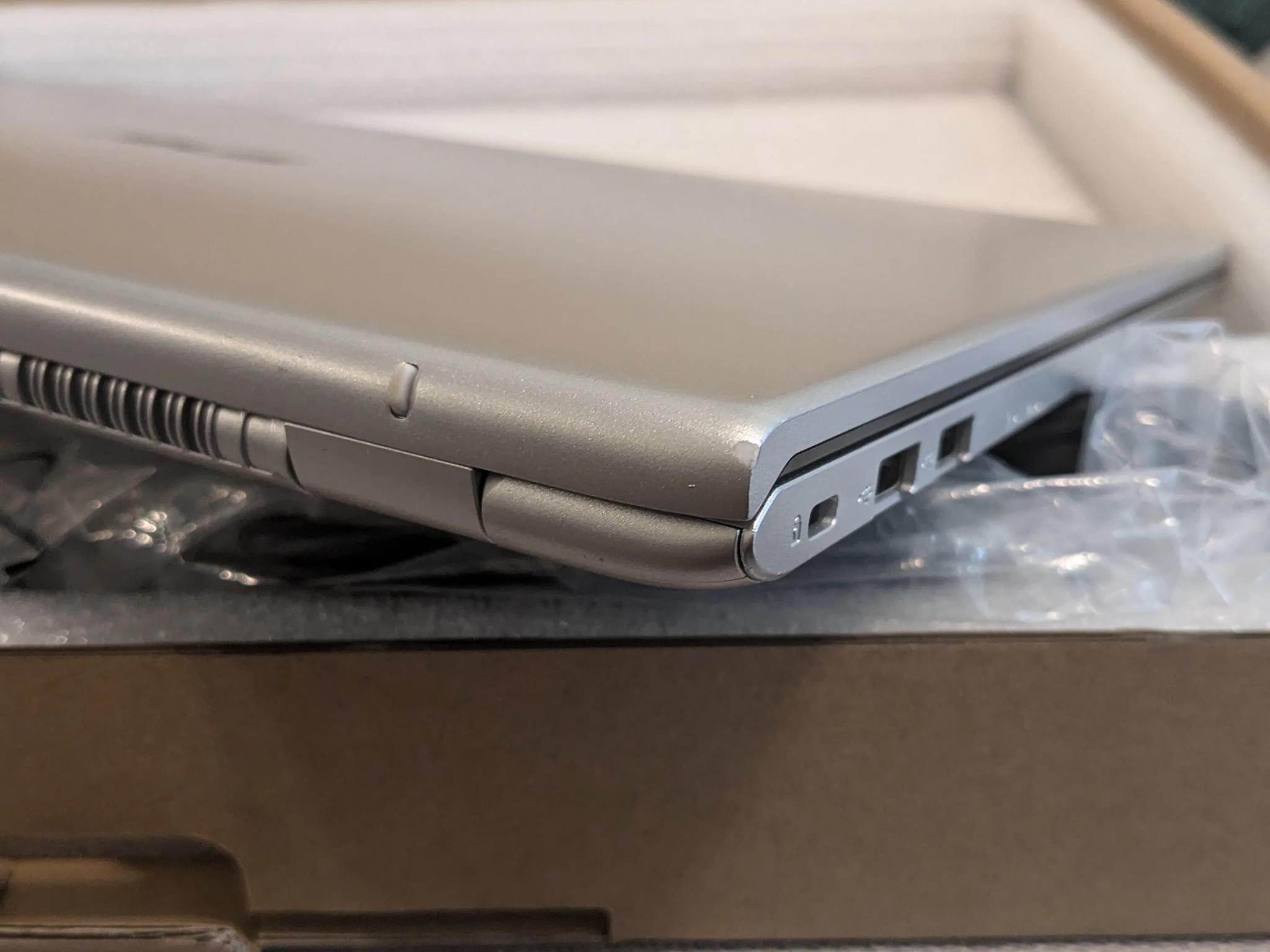 i7-10th Gen, 16GB RAM, 1TB NVME SSD 17.6" Asus X712J Iris Plus Integrated Graphics