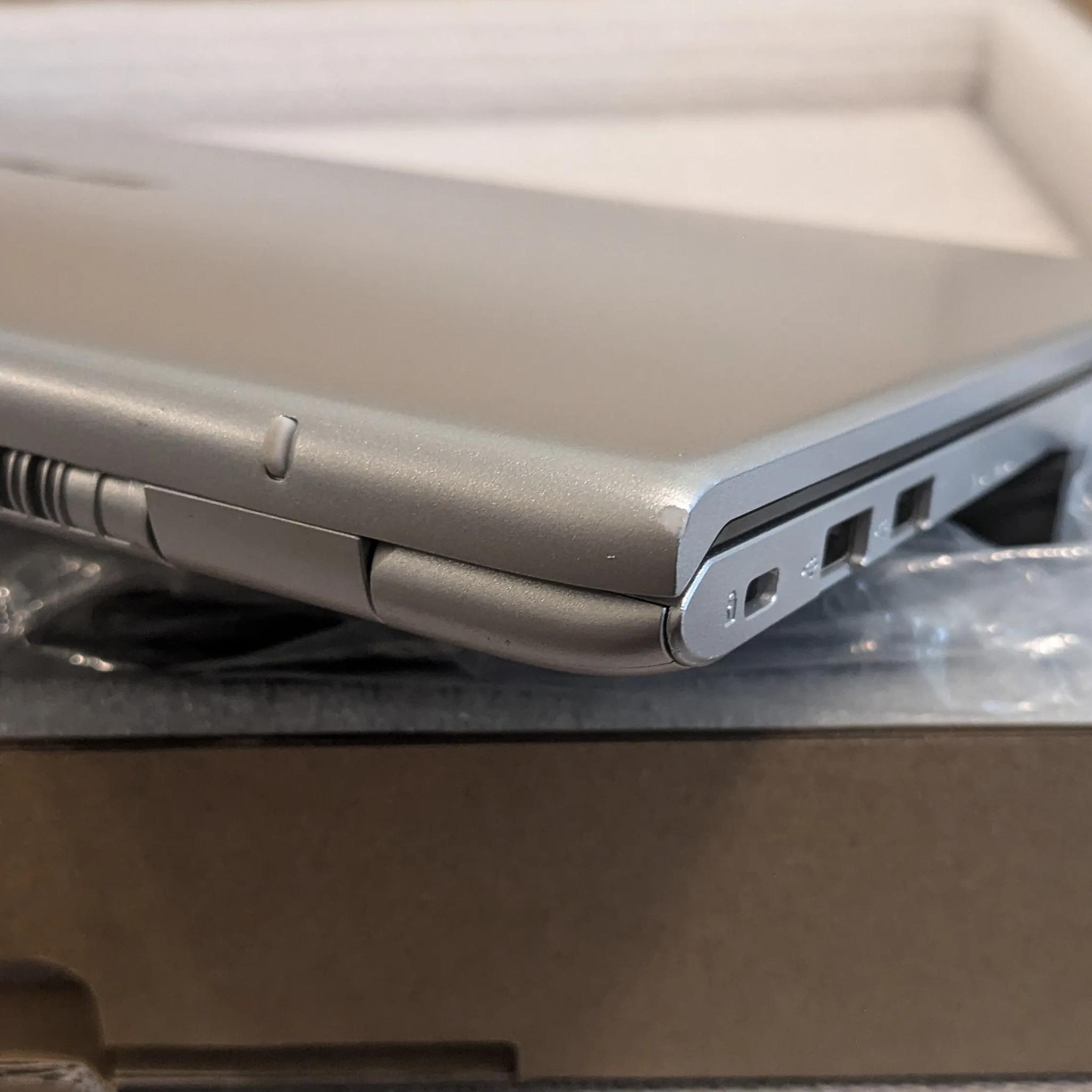i7-10th Gen, 16GB RAM, 1TB NVME SSD 17.6" Asus X712J Iris Plus Integrated Graphics