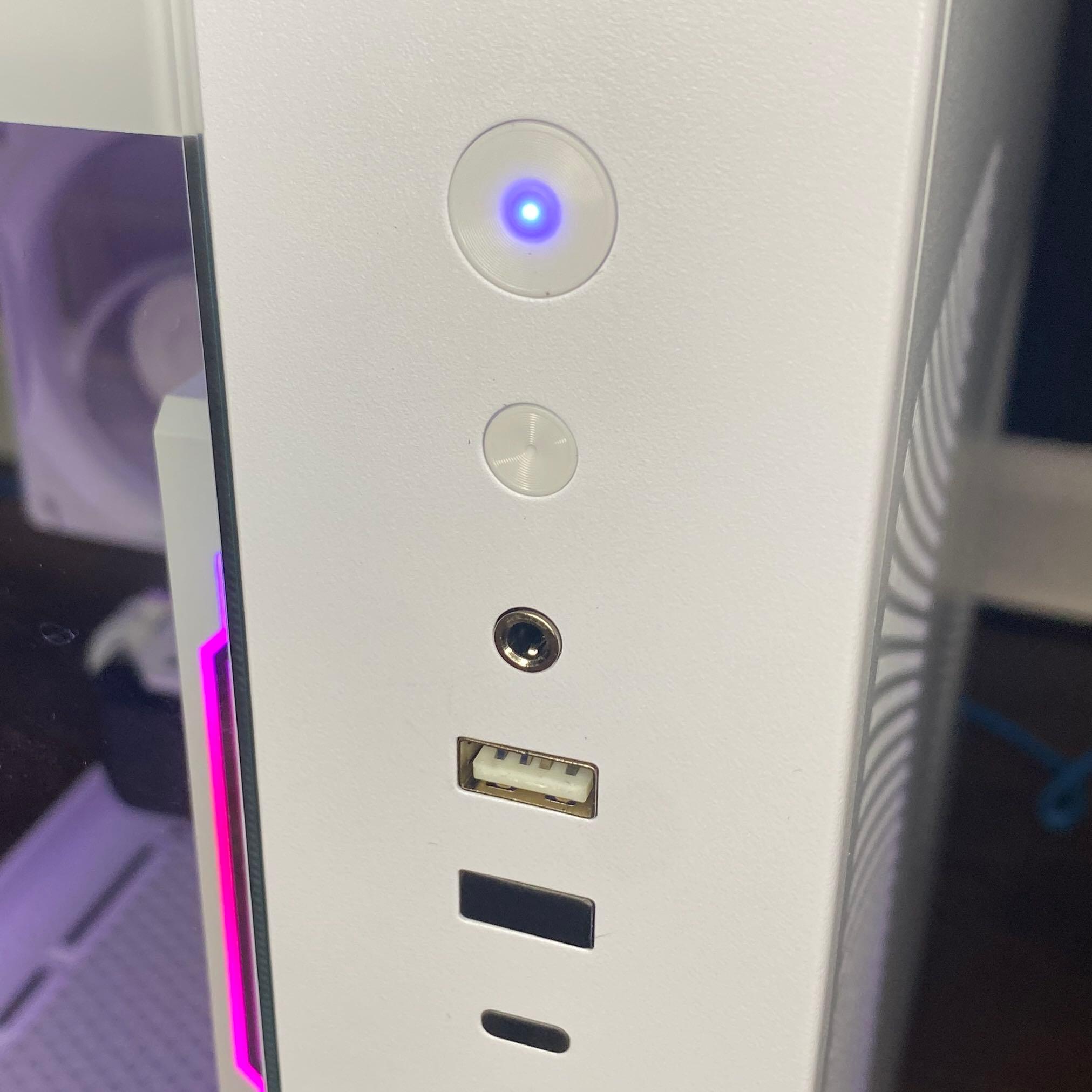 White Gaming PC (GTX 1660 S 6GB + AMD Ryzen 5 3600X + 16GB DDR4 + SSD)