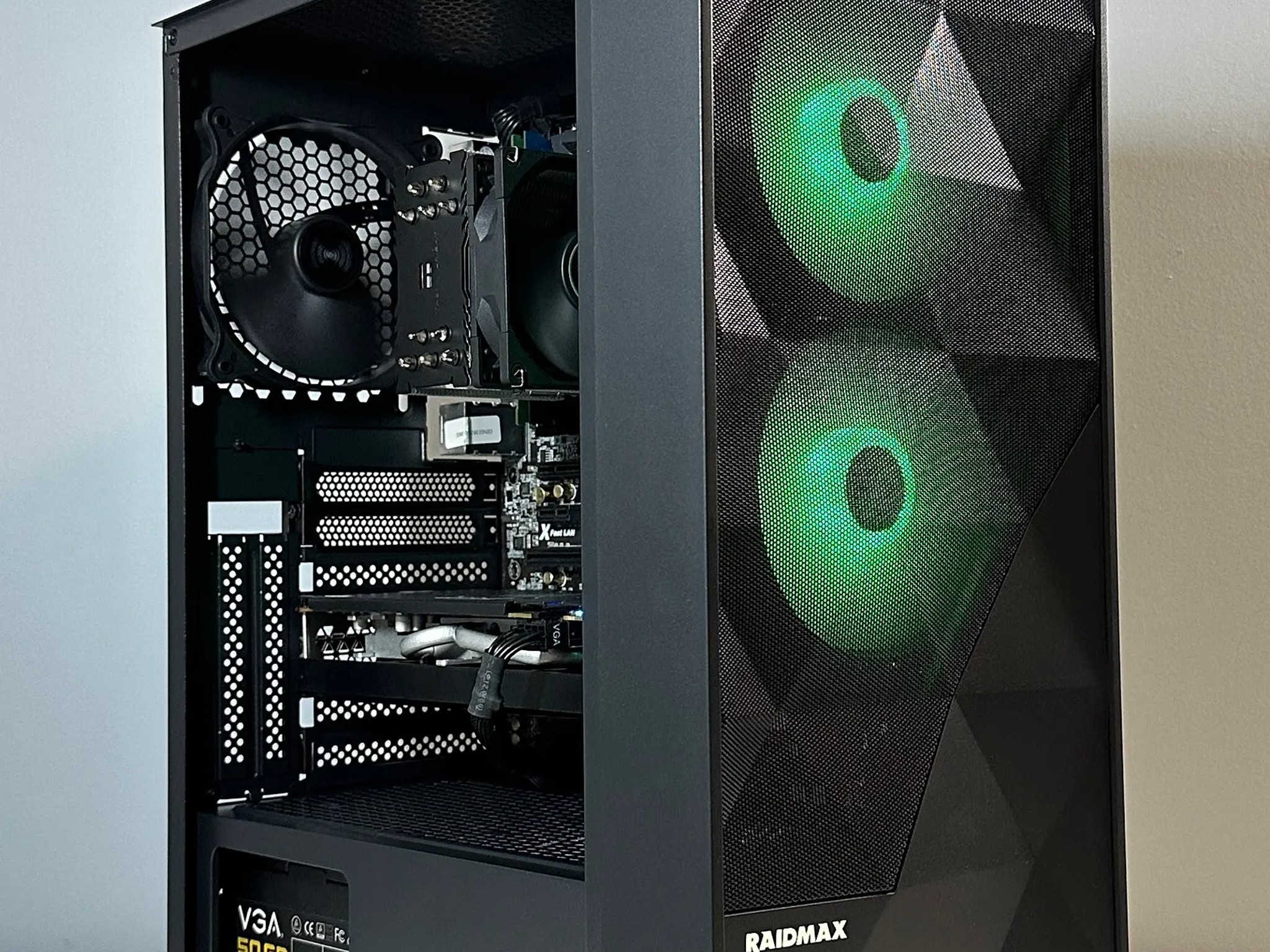 RX 580 8GB | INTEL i7-3820 | 16GB RAM | 480GB SSD | Custom RGB Gaming PC WIFI WIN10