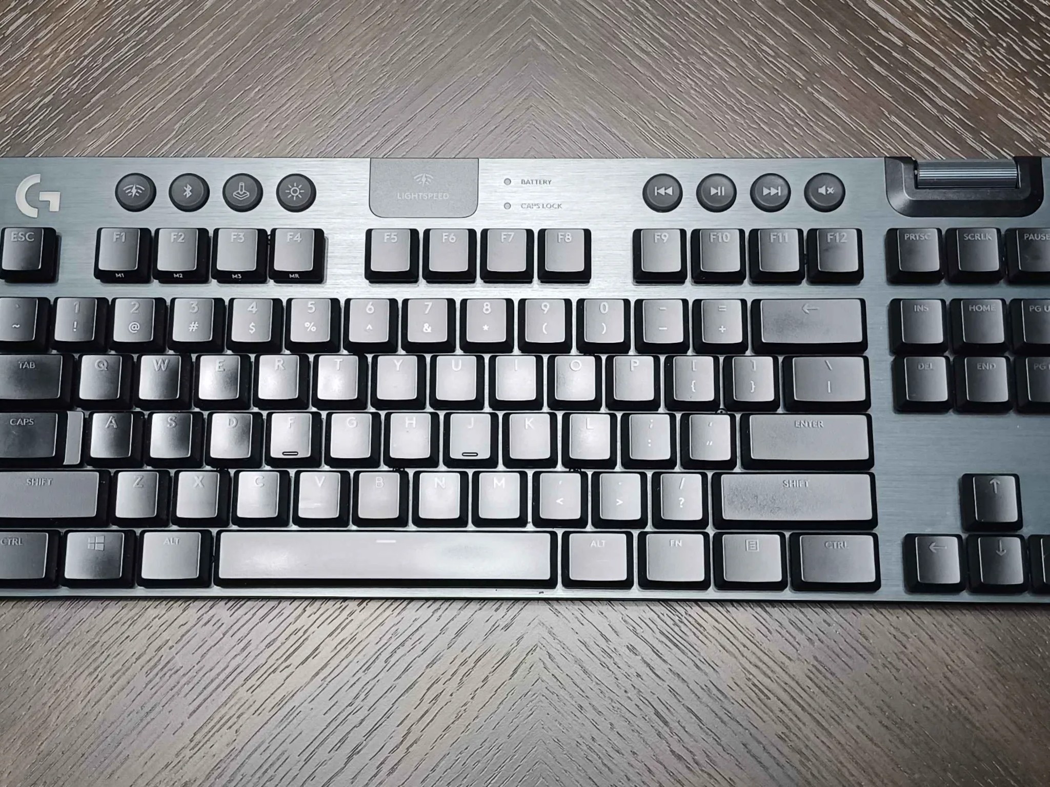 Logitech G915 TKL Tenkeyless LIGHTSPEED Wireless RGB Keyboard (CARBON BLACK & TACTILE VERSION)