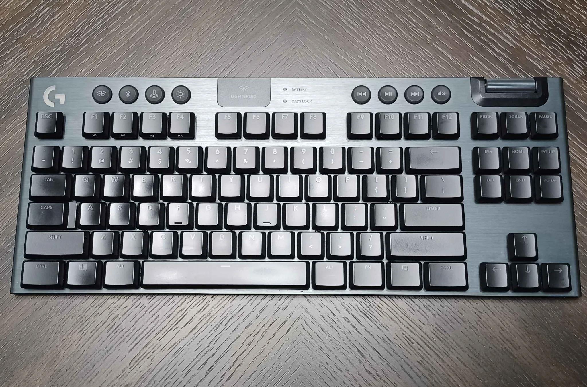 Logitech G915 TKL Tenkeyless LIGHTSPEED Wireless RGB Keyboard (CARBON BLACK & TACTILE VERSION)