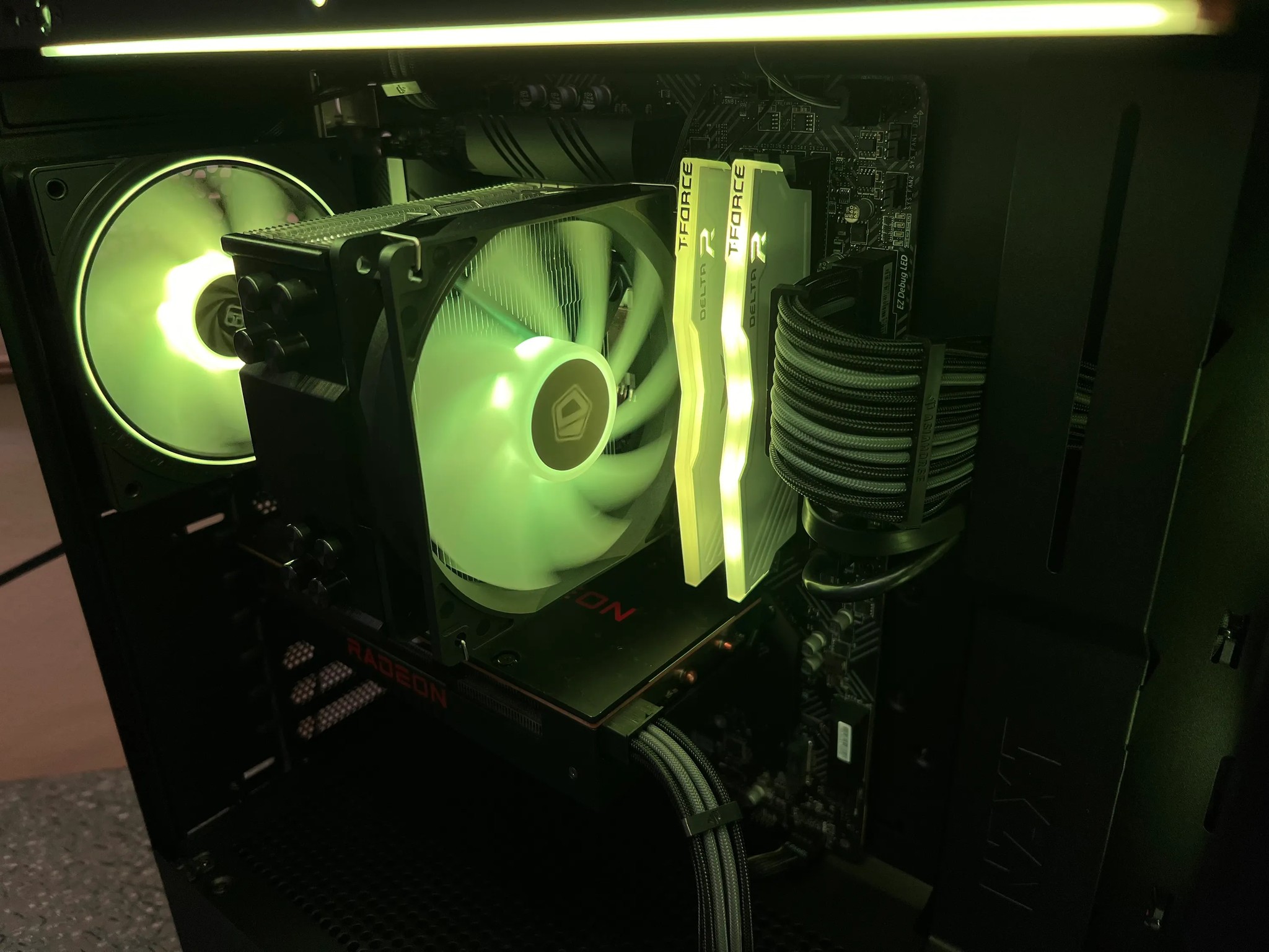 Intel i5 12400 / RX 6600 XT / 32GB RAM / 2TB HDD / Very Solid Gaming PC