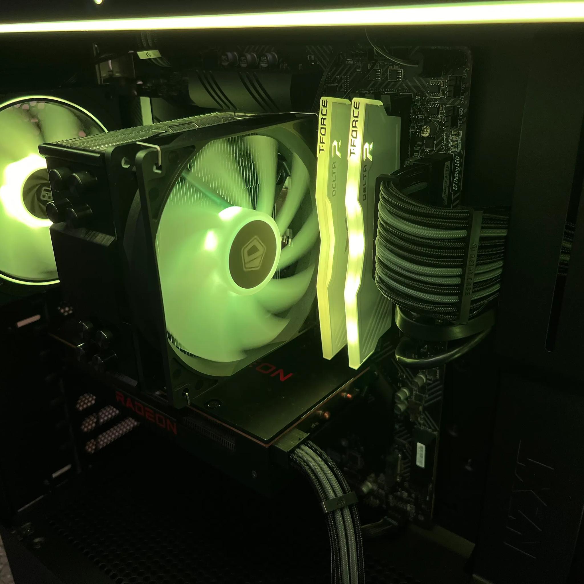 Intel i5 12400 / RX 6600 XT / 32GB RAM / 2TB HDD / Very Solid Gaming PC