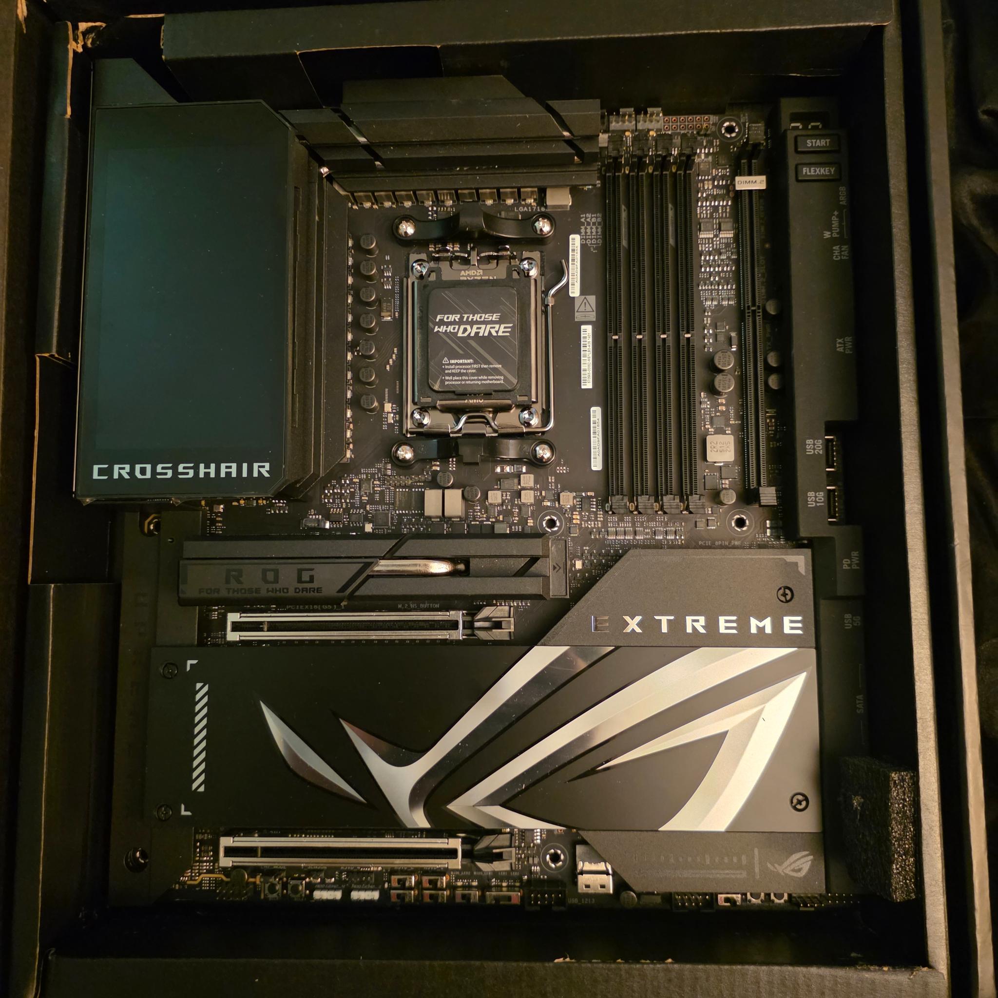 ROG CROSSHAIR X870E EXTREME + 9850X3D + 32 GB RAM 640 + 1TB NMVE