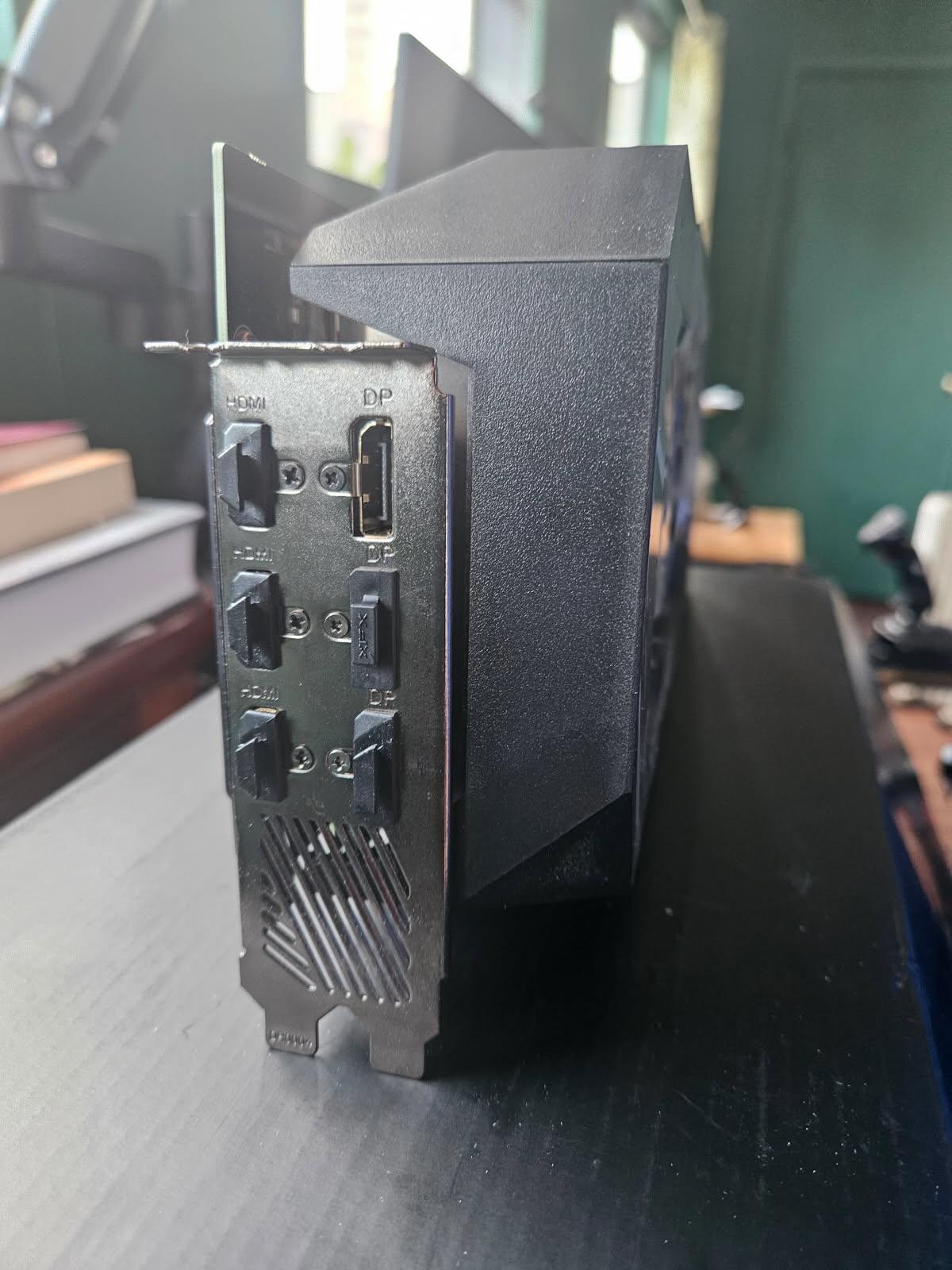 Gigabyte Auros Master Nvidia RTX 3080 12 GB repasted and padded