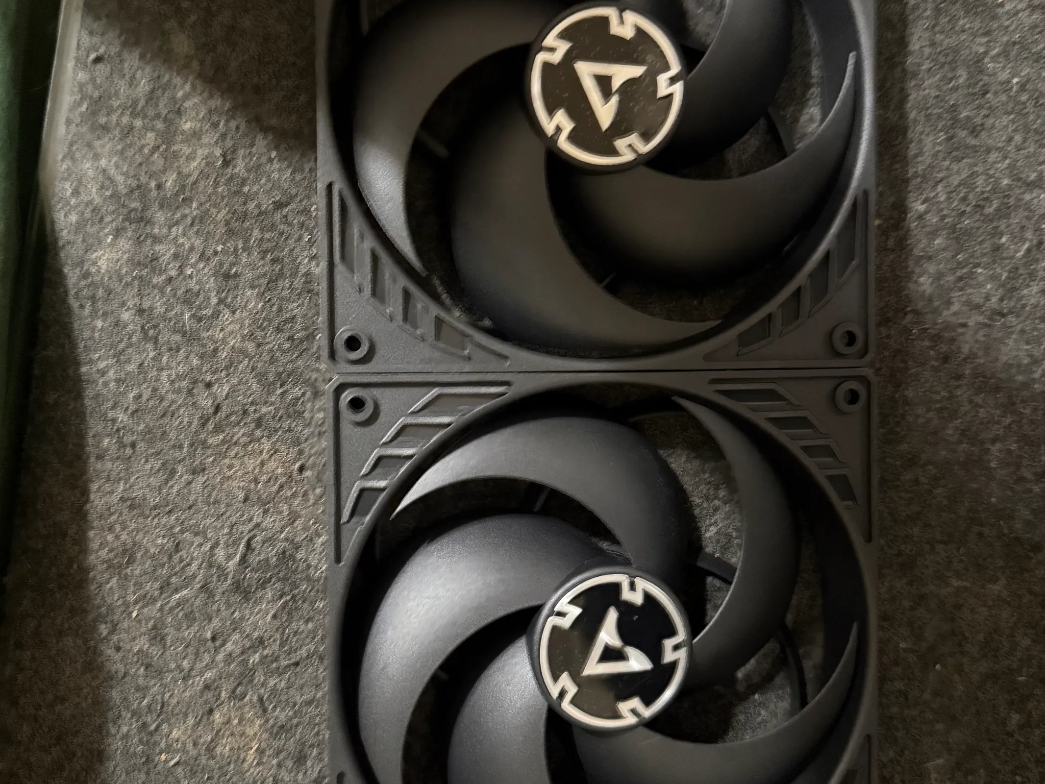 ARCTIC P14 PWM PST (2 Pack) - 140 mm Case Fan - Black