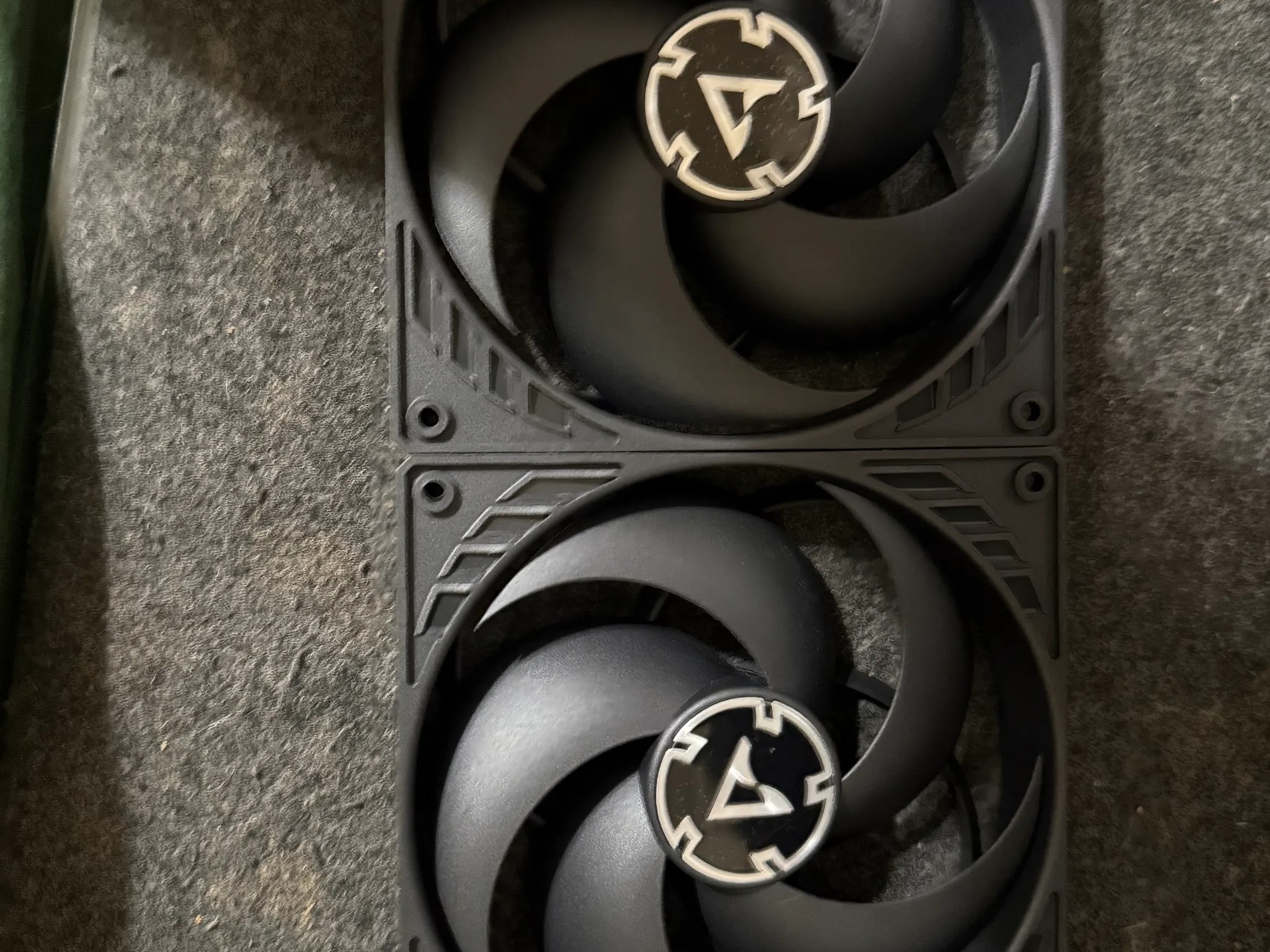 ARCTIC P14 PWM PST (2 Pack) - 140 mm Case Fan - Black