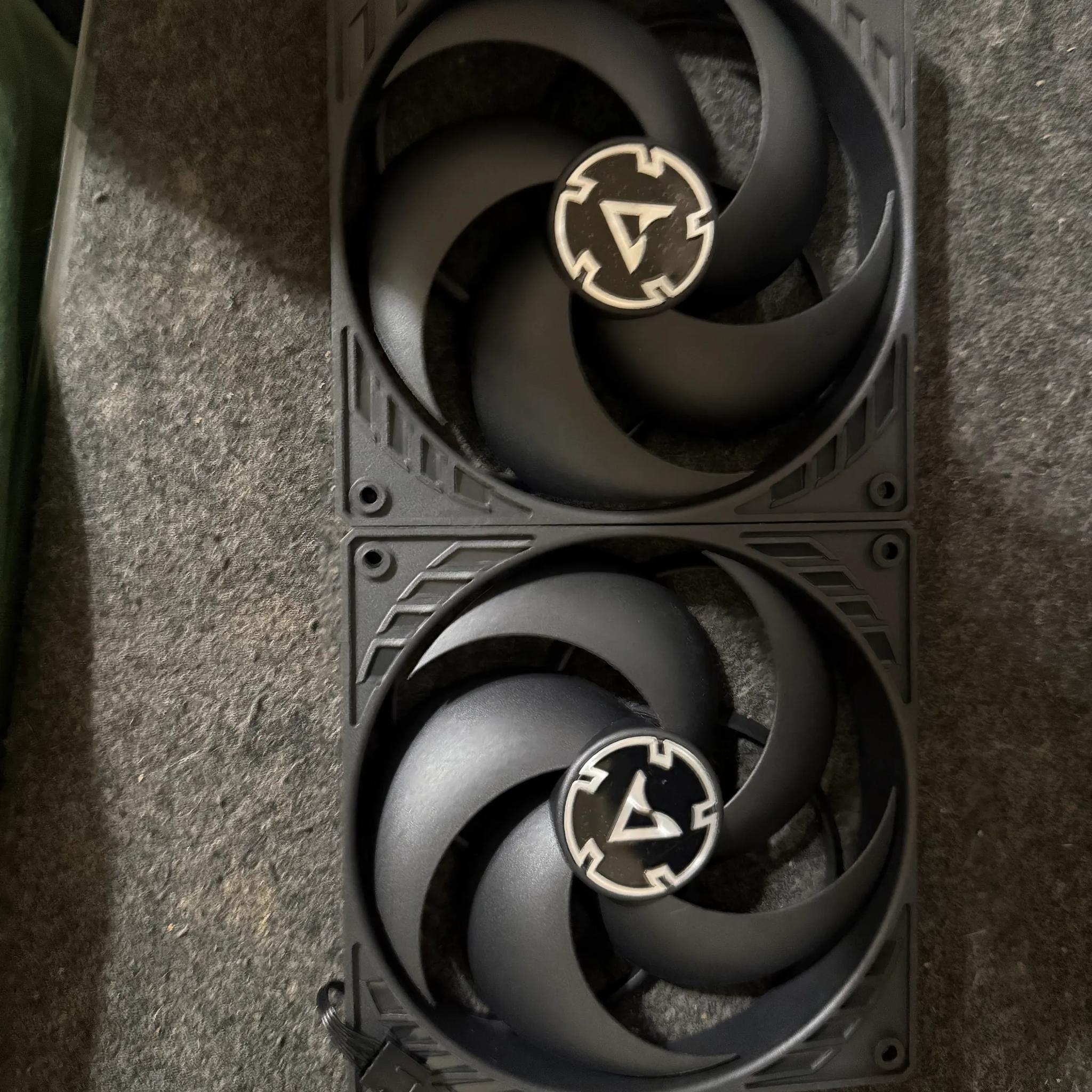 ARCTIC P14 PWM PST (2 Pack) - 140 mm Case Fan - Black