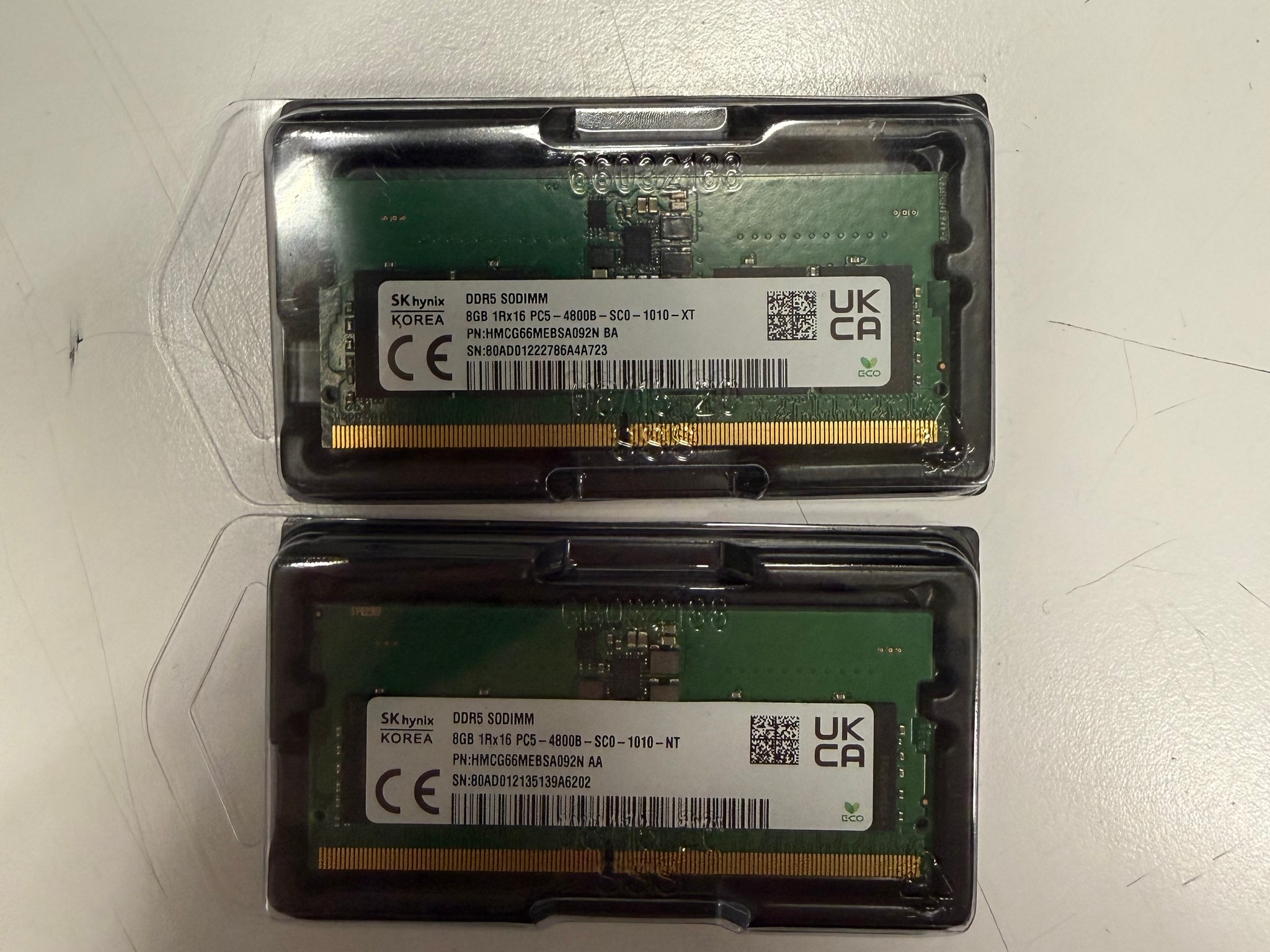 SK hynix 16GB (2x8GB) DDR5 SO-DIMM PC5-4800B ECC Reg HMCG66MEBSA092N