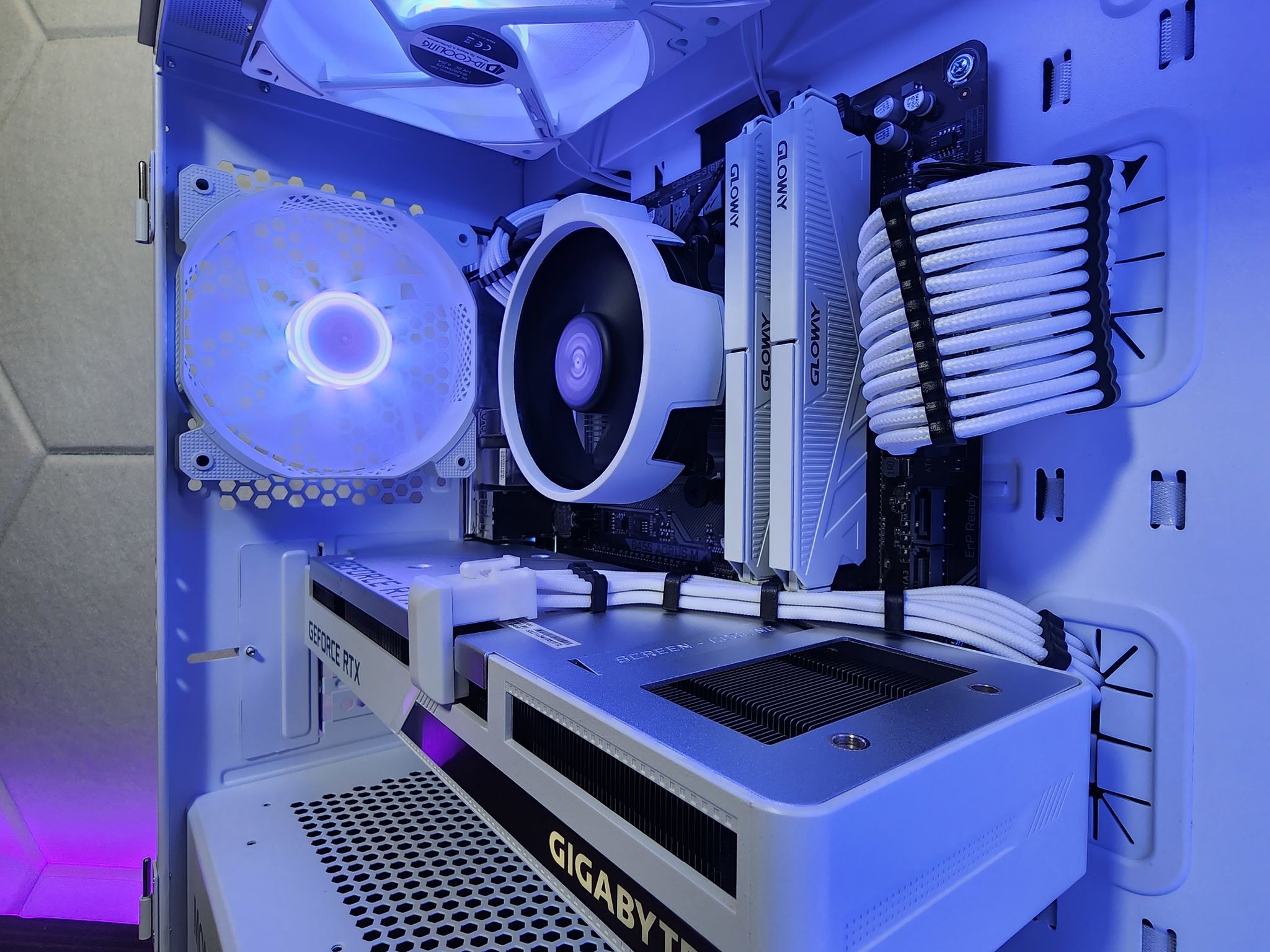 💙🤍 RTX 3060 // Ryzen 5 4500 // 16GB 3200MHz // 1TB NVMe Gen 4