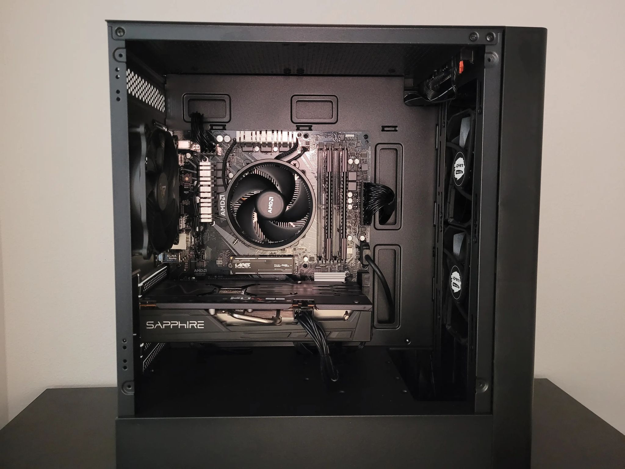 Blackout Gaming PC // R5 3600 // RX 5600-XT 6GB GDDR6 // 32GB DDR4 3200MHZ // 1TB NVME SSD // WIFI