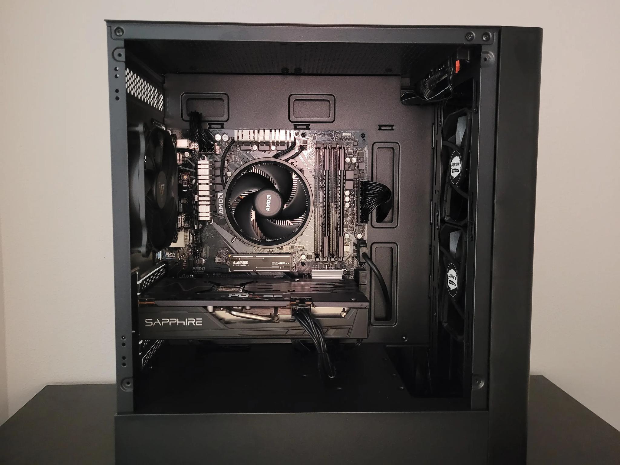 Blackout Gaming PC // R5 3600 // RX 5600-XT 6GB GDDR6 // 32GB DDR4 3200MHZ // 1TB NVME SSD // WIFI