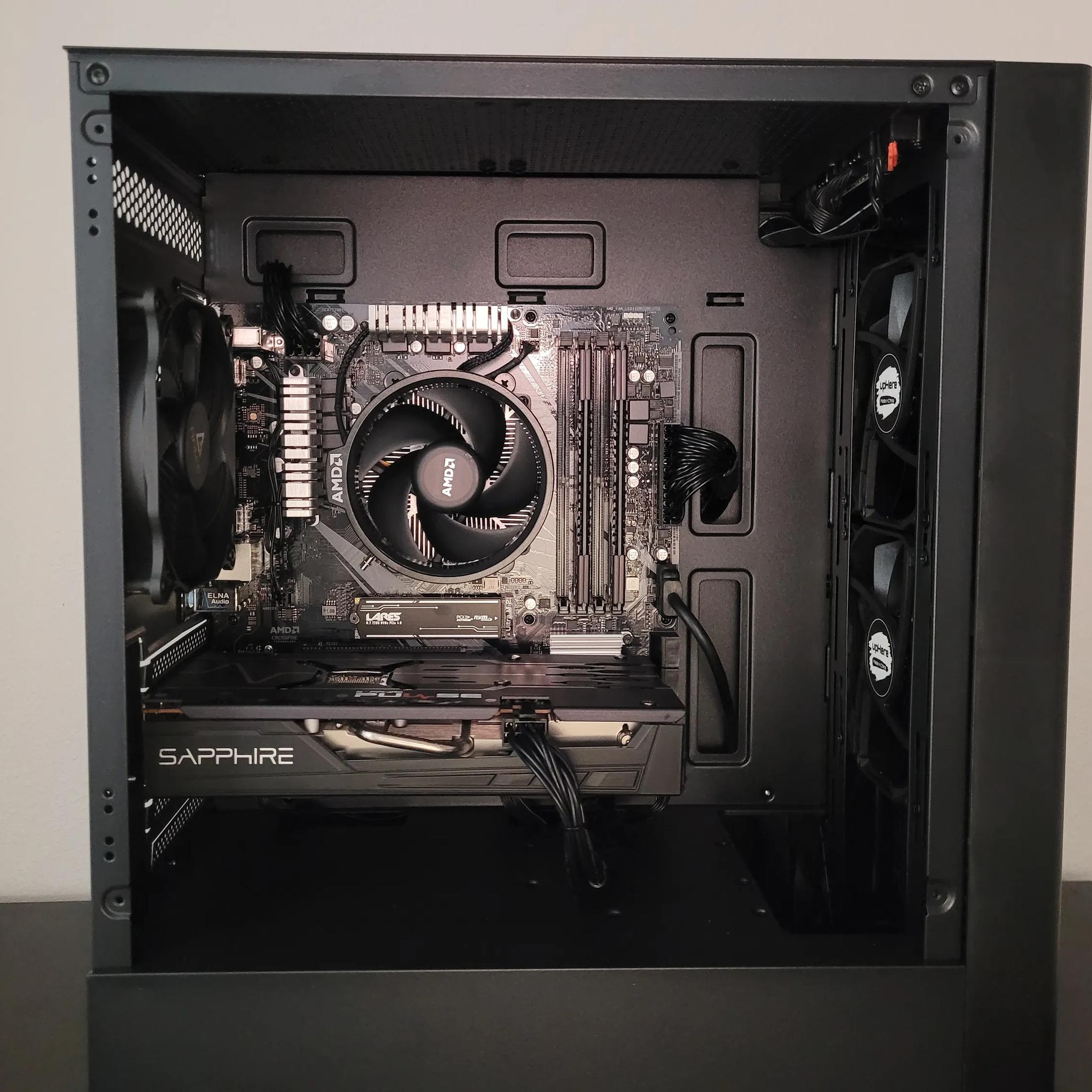 Blackout Gaming PC // R5 3600 // RX 5600-XT 6GB GDDR6 // 32GB DDR4 3200MHZ // 1TB NVME SSD // WIFI