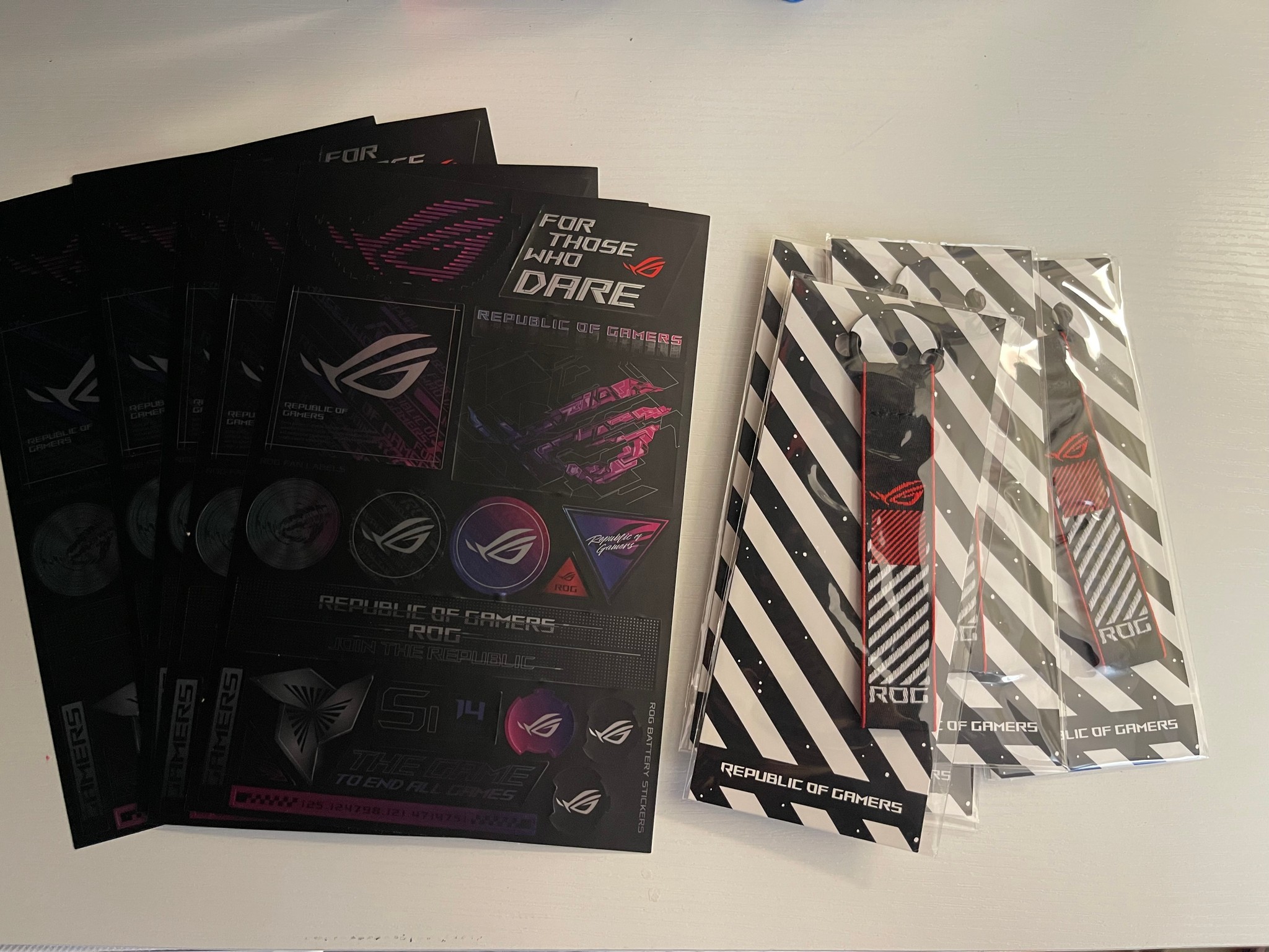🌟 ROG Strix Stickers + Keychain 🌟