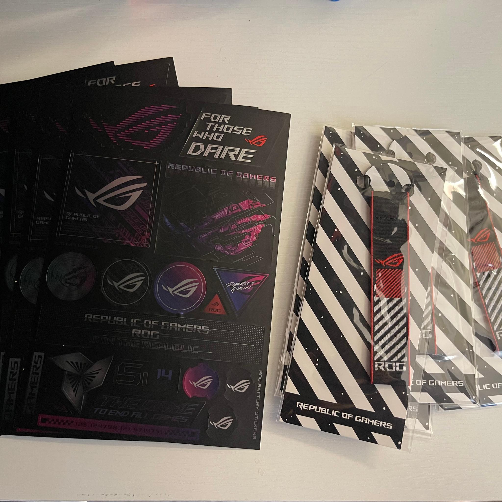 🌟 ROG Strix Stickers + Keychain 🌟