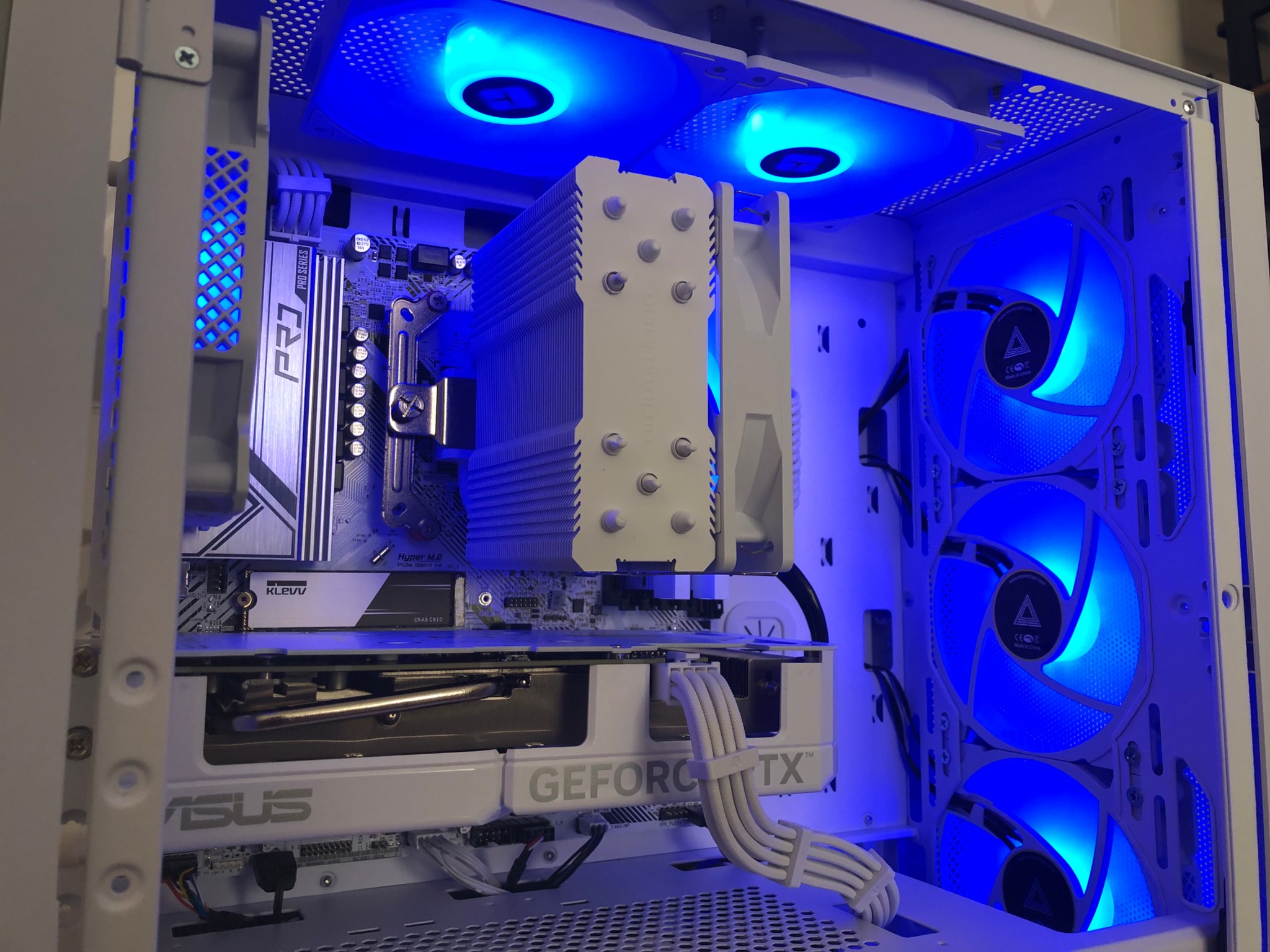 WHITEOUT AMD RYZEN 7 5700x & RTX 4060 GAMING PC!