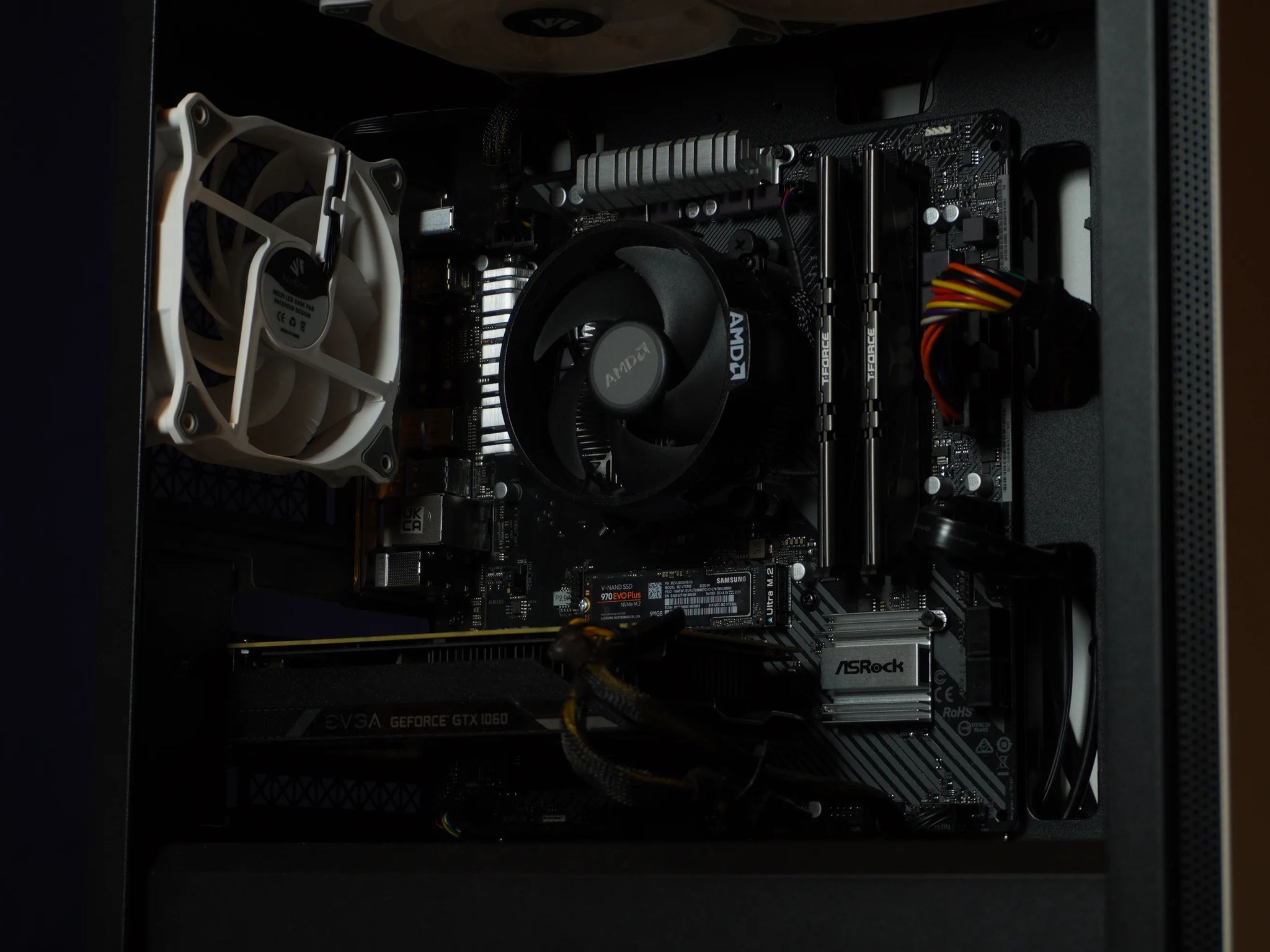 GTX 1060 | Ryzen 5 1600 | 16GB 3000MHz | 500GB NVMe