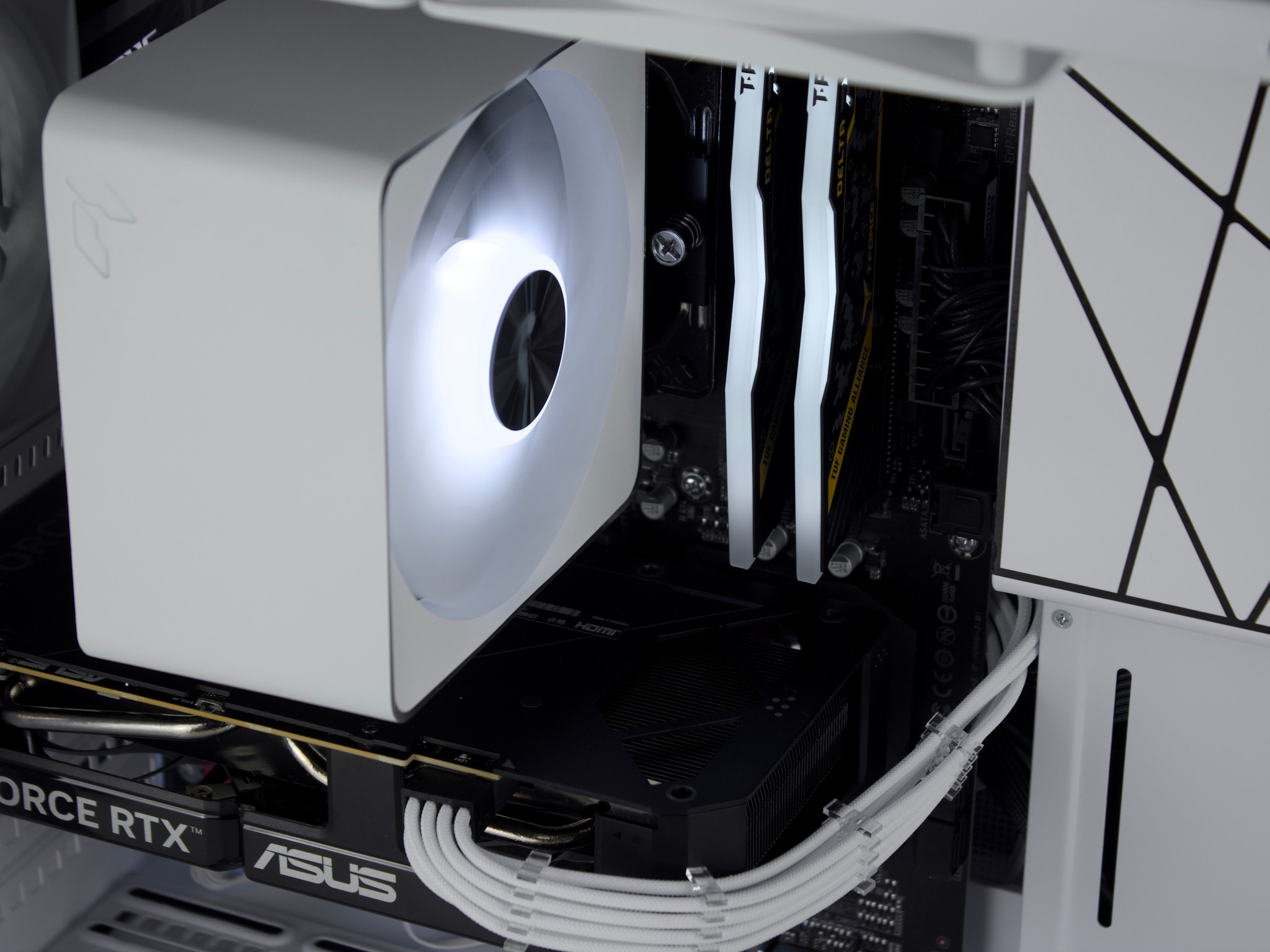 🧊❄️🧊 White Gaming PC – RTX 5060, Ryzen 5 5600X, 16GB RAM, 1TB SSD - WiFi, BlueTooth 🧊❄️🧊
