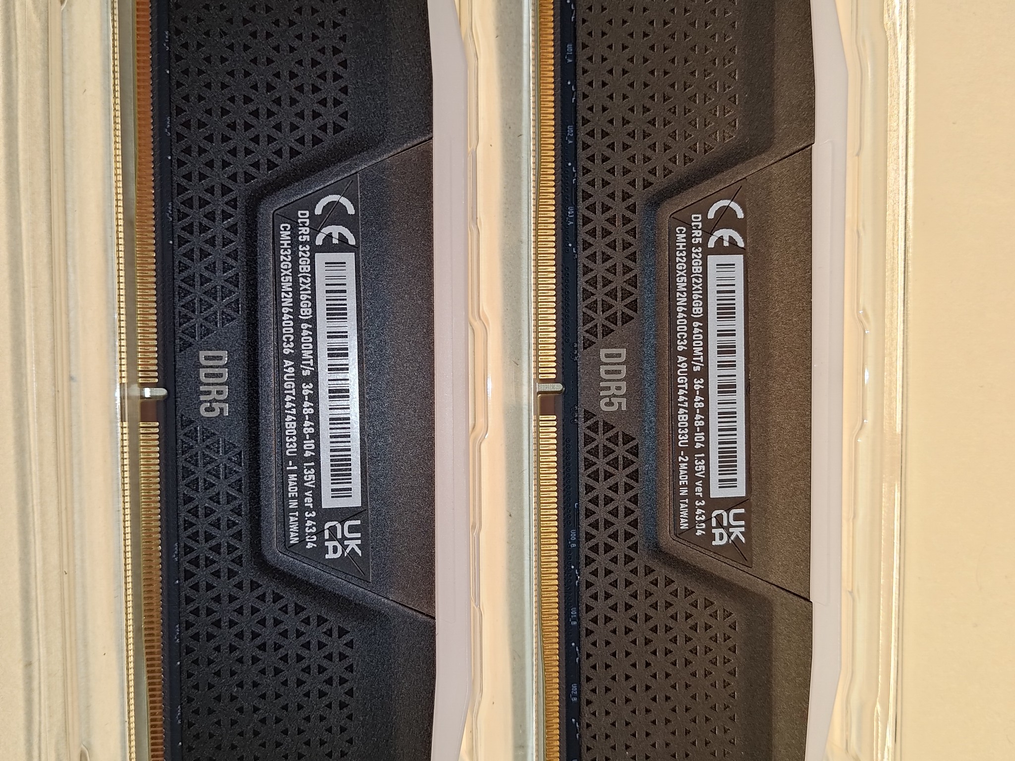 CORSAIR Vengeance RGB 32GB (2 x 16GB) 288-Pin PC RAM DDR5 6400