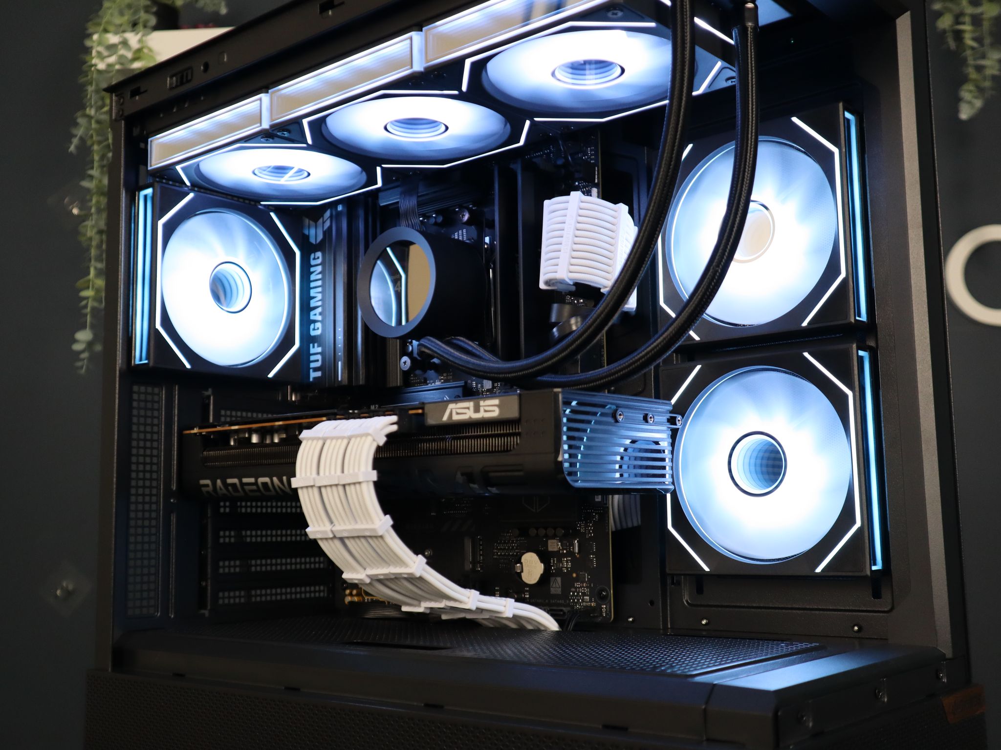 Radeon RX 9070 XT Custom Gaming PC - Ryzen 7 9800X3D, 32GB RAM