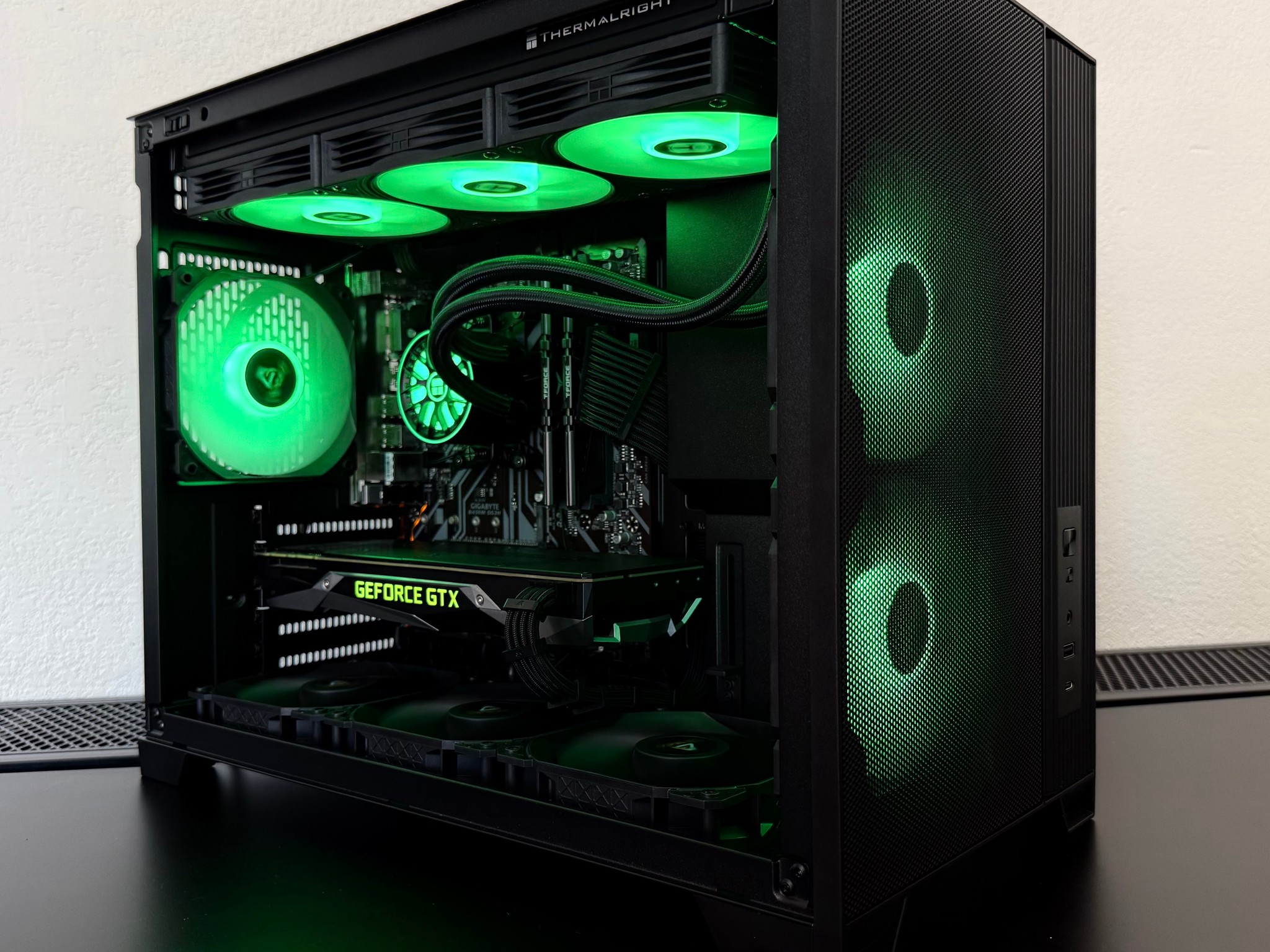Gaming PC w/ GTX 1080 FE, Ryzen 5 2600X, 16GB DDR4, 1TB SSD
