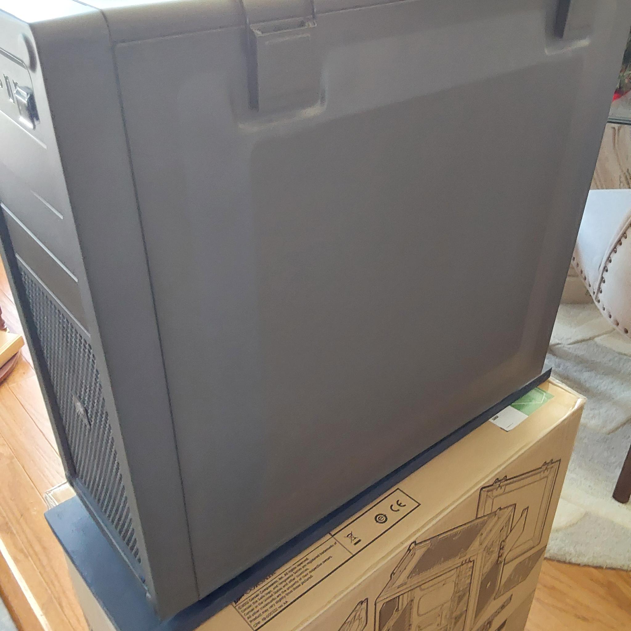 Classic Corsair Vengeance Series C70 Steel ATX Mid Tower Computer Case (Military Green!)