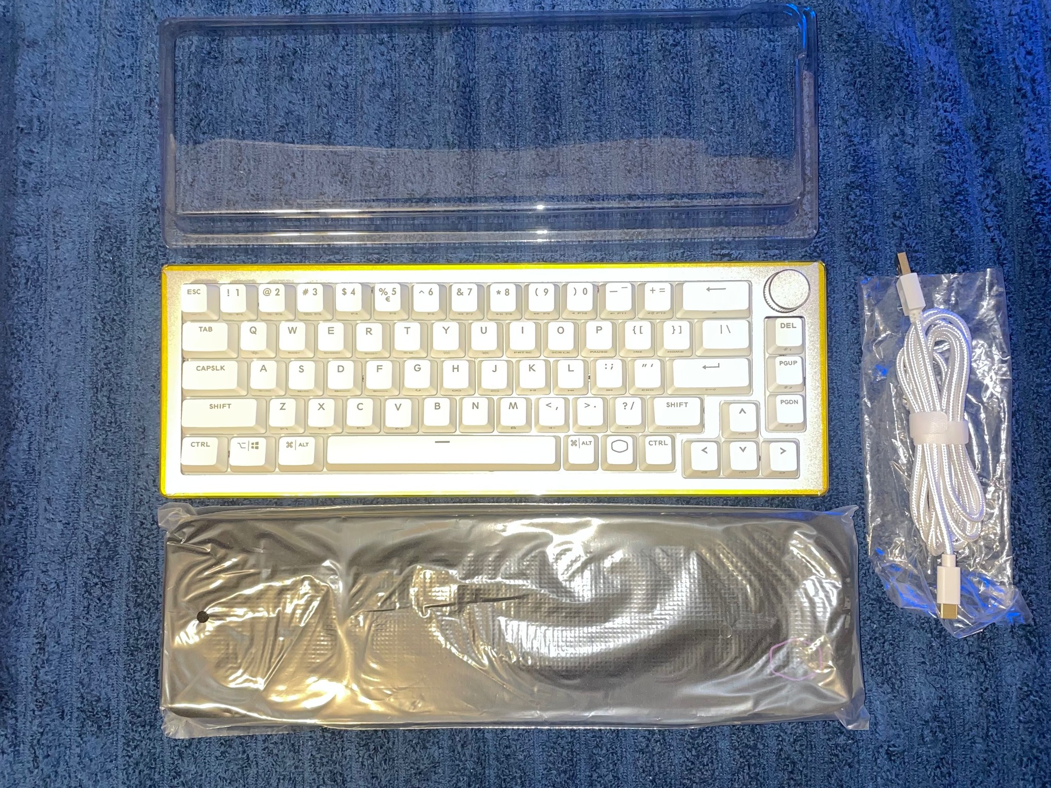 White/Silver CoolerMaster CK721/MK271 Series 65% Hybrid Wireless Mechanical Keyboard