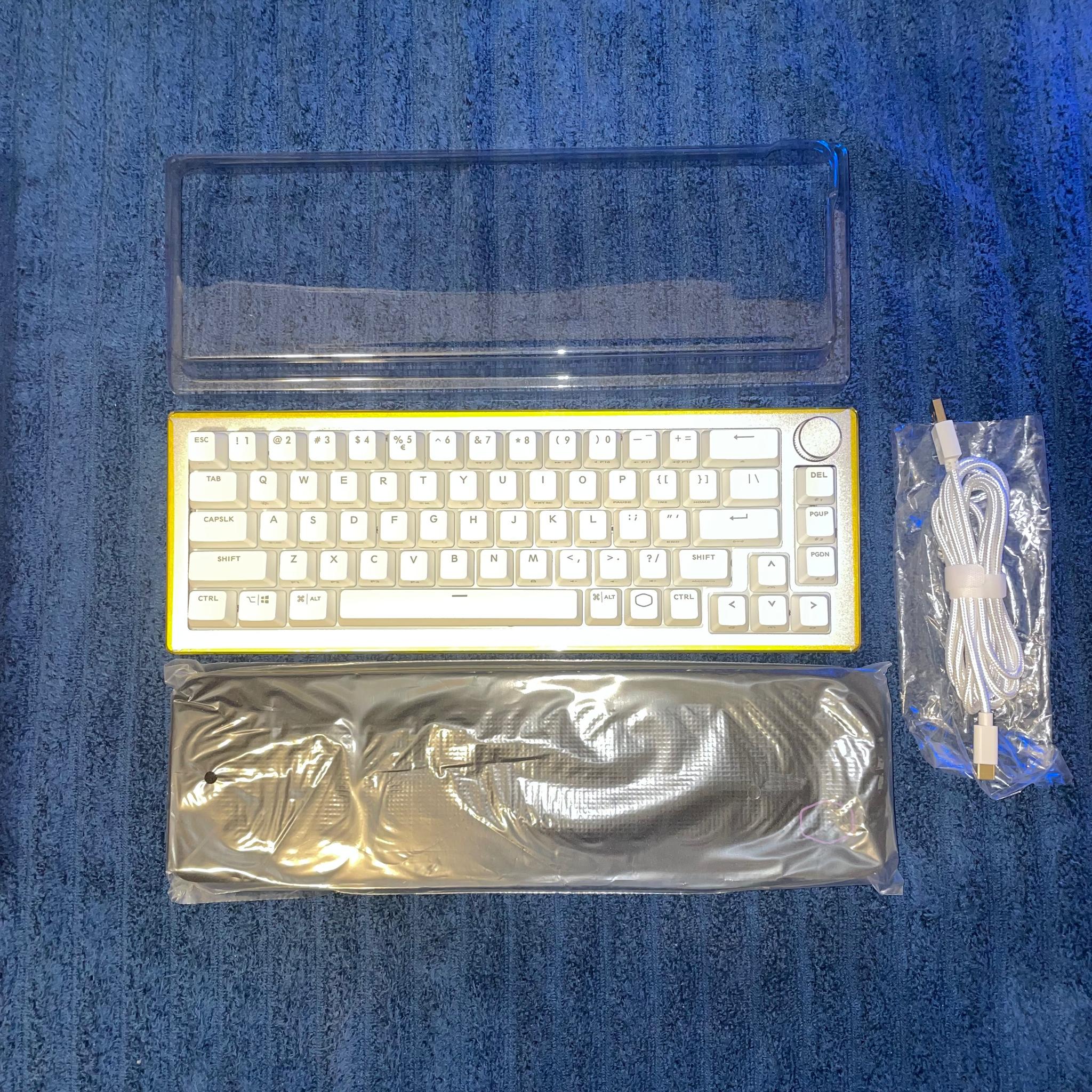 White/Silver CoolerMaster CK721/MK271 Series 65% Hybrid Wireless Mechanical Keyboard