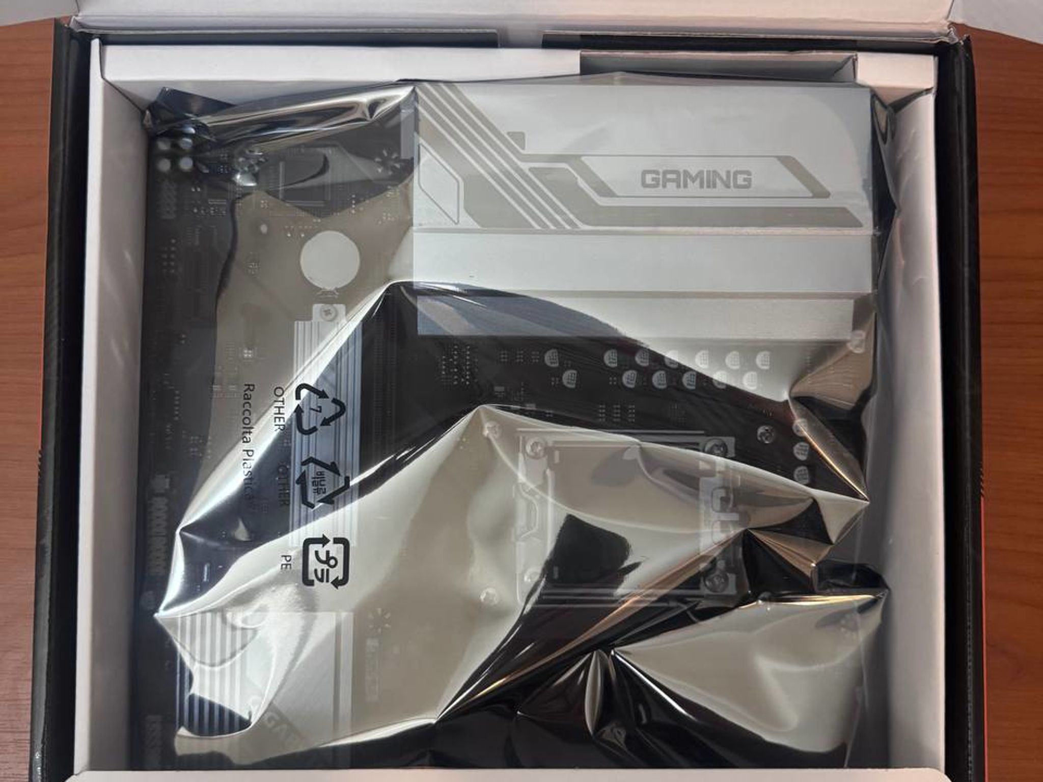 **Bundle** GIGABYTE B650M GAMING PLUS WIFI AM5 + CORSAIR Vengeance RGB 32GB (2x16GB) RAM DDR5