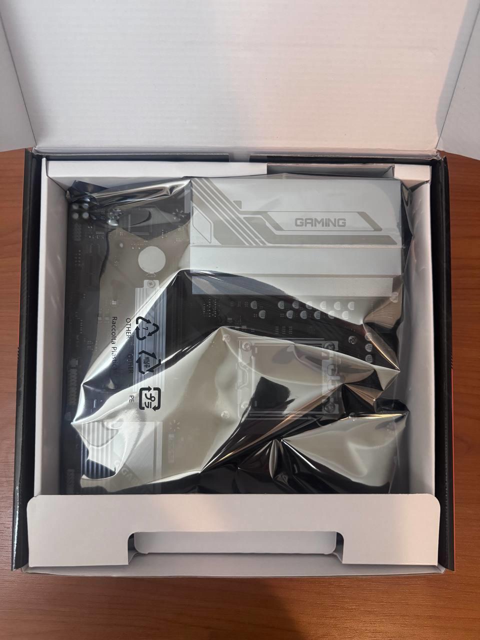 **Bundle** GIGABYTE B650M GAMING PLUS WIFI AM5 + CORSAIR Vengeance RGB 32GB (2x16GB) RAM DDR5