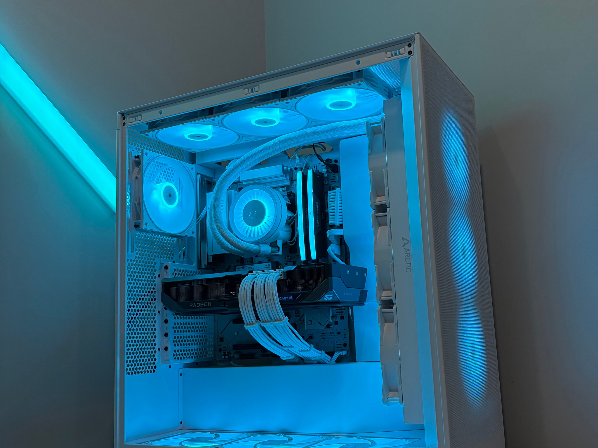 RX 9070 XT | Ryzen 7 9800X3D | 32GB DDR5 RAM | Gaming PC