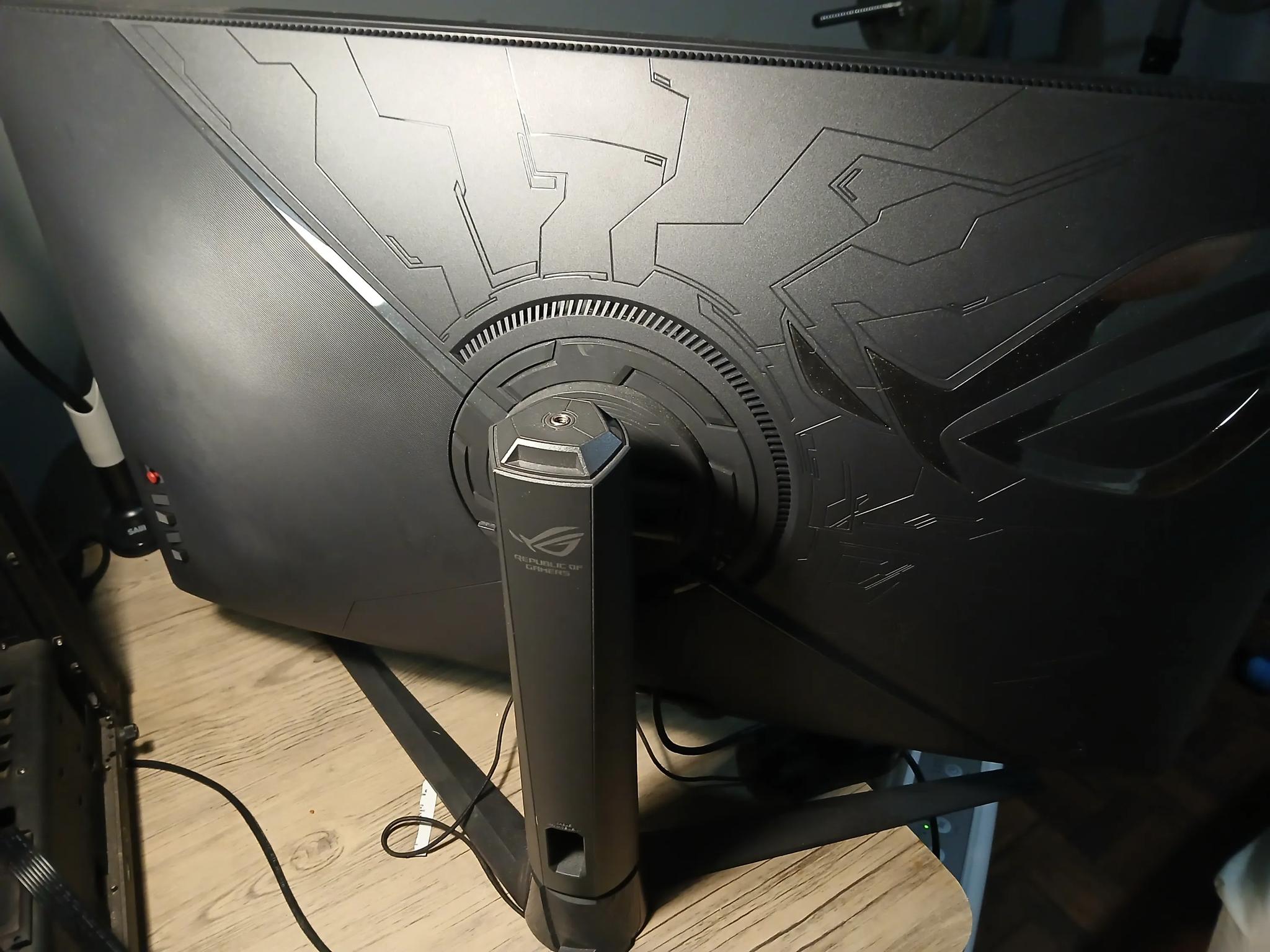 ASUS ROG Strix 32”Gaming Monitor (XG32AQ) - QHD (2560 x 1440) 175Hz Refresh Rate, G-SYNC, 1ms Reapon