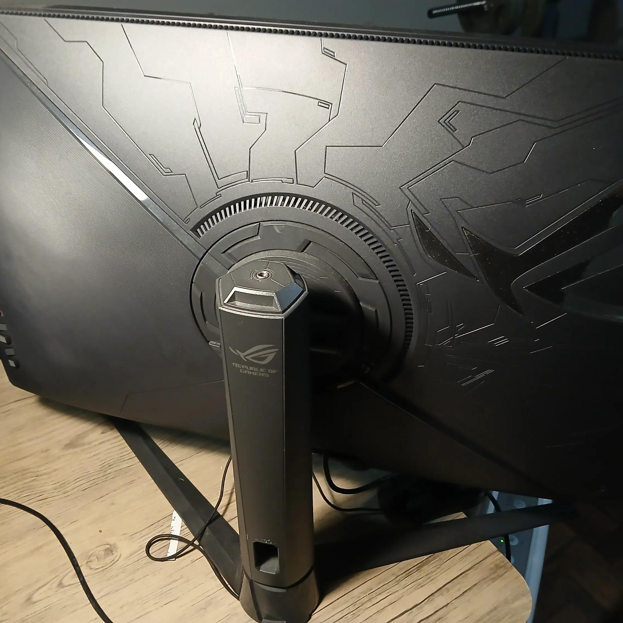 ASUS ROG Strix 32”Gaming Monitor (XG32AQ) - QHD (2560 x 1440) 175Hz Refresh Rate, G-SYNC, 1ms Reapon