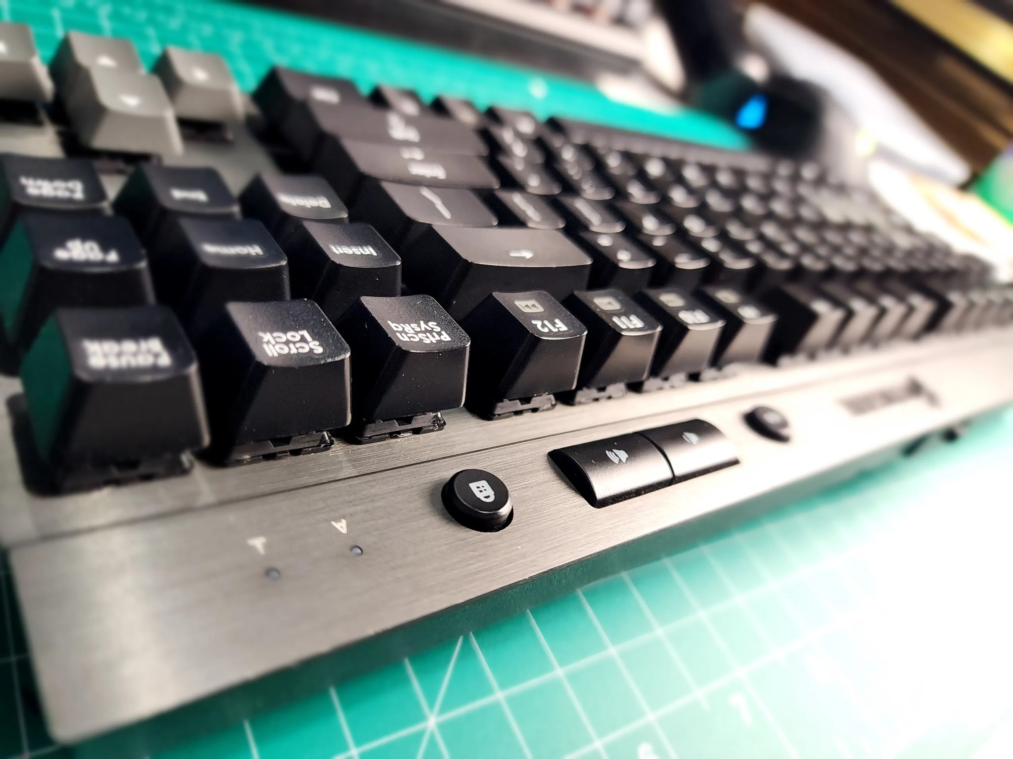 Corsair K65 Vengeance Gaming CH-9000040-NA Wired RED CHERRY MX Keyboard