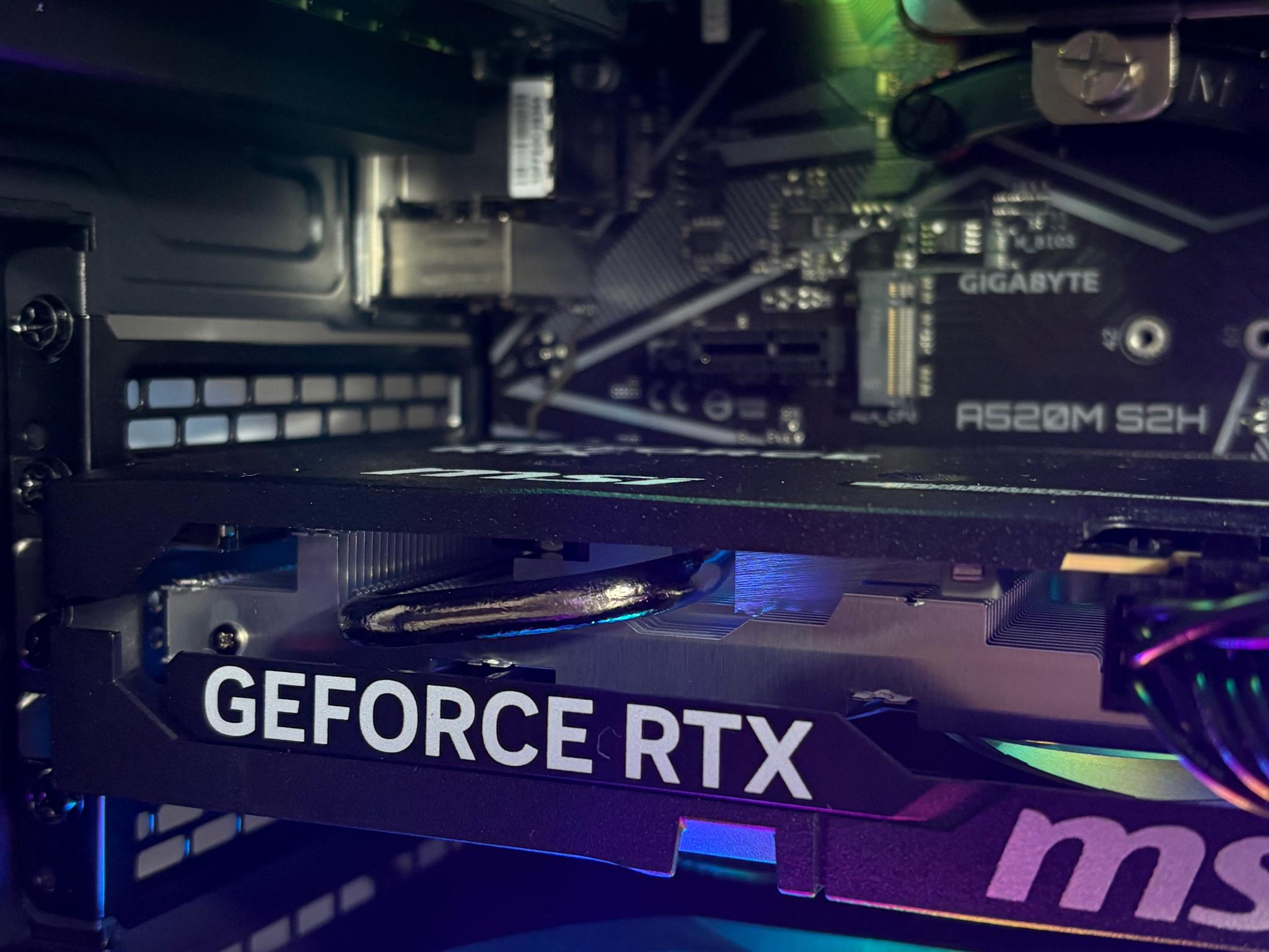 EXT View 70X Lite - Ryzen 5 5500, RTX 5050 8GB, 32GB DDR4 Ram, 1TB SSD